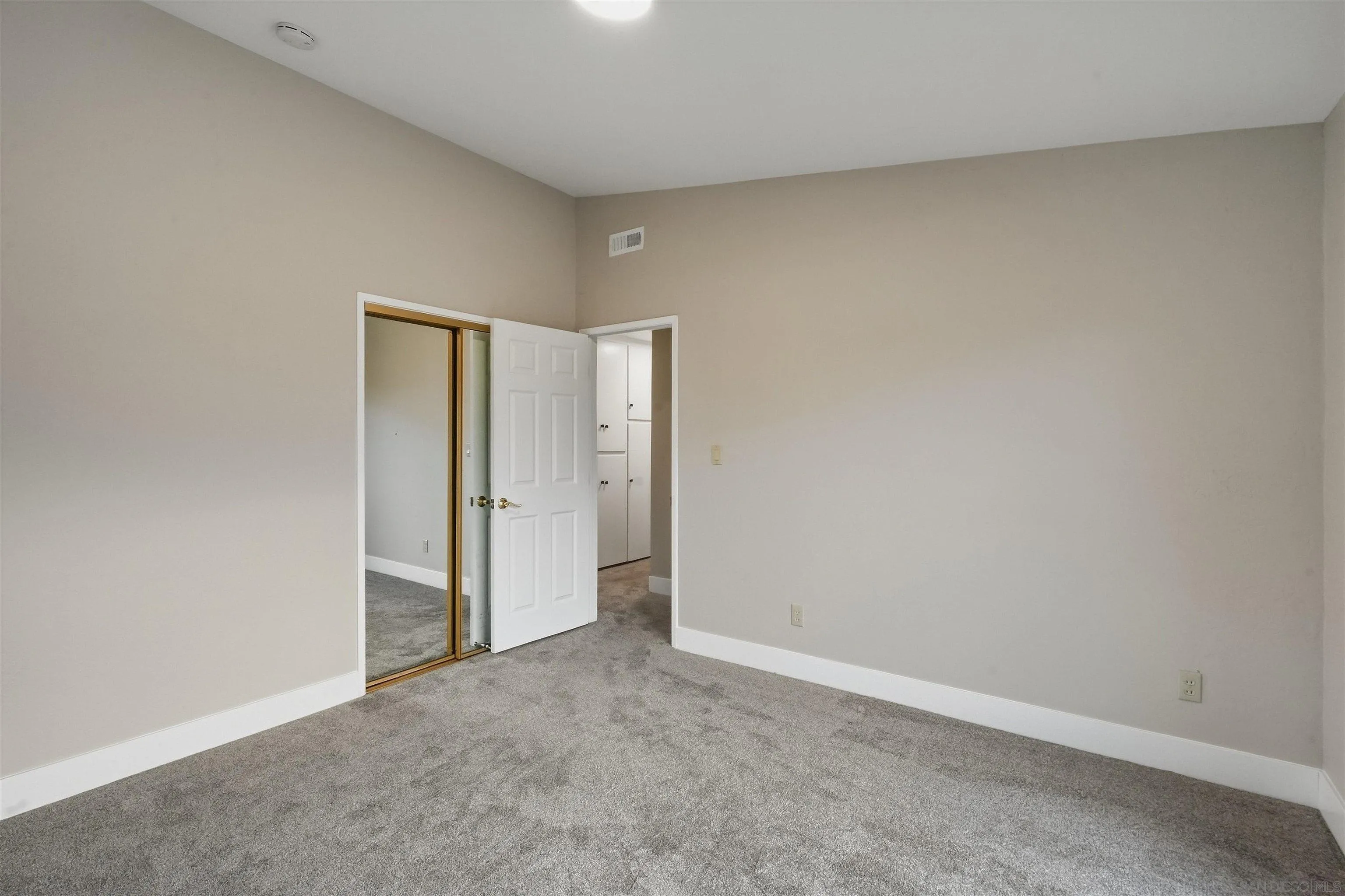 https://cdn.realtyfeed.com/cdn/127/260022598/89caf51e4046aa2ea8491ea6e6e61ca9.webp