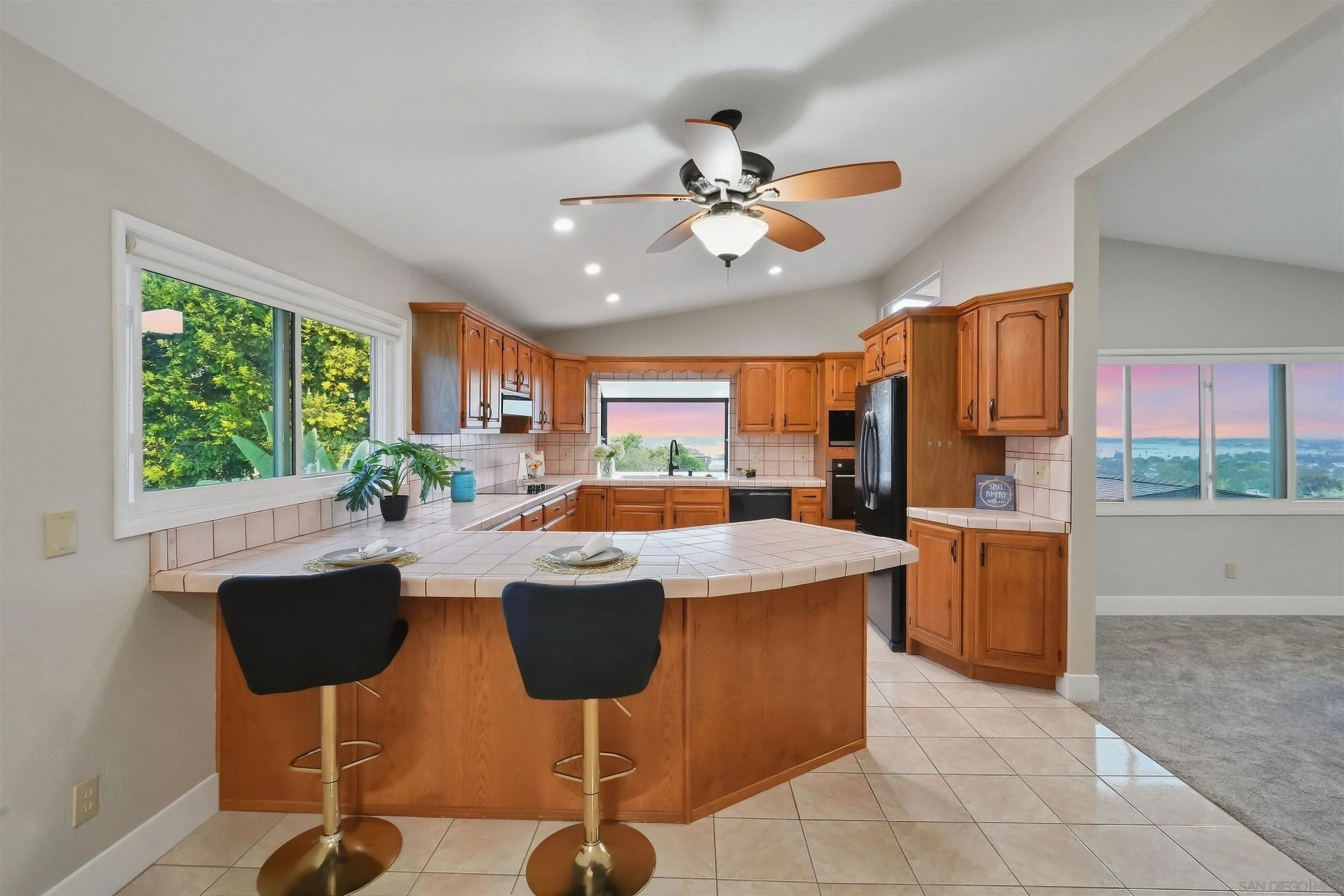 https://cdn.realtyfeed.com/cdn/127/260022598/8d689a098770f4adcf8a321fe9621b7c.webp