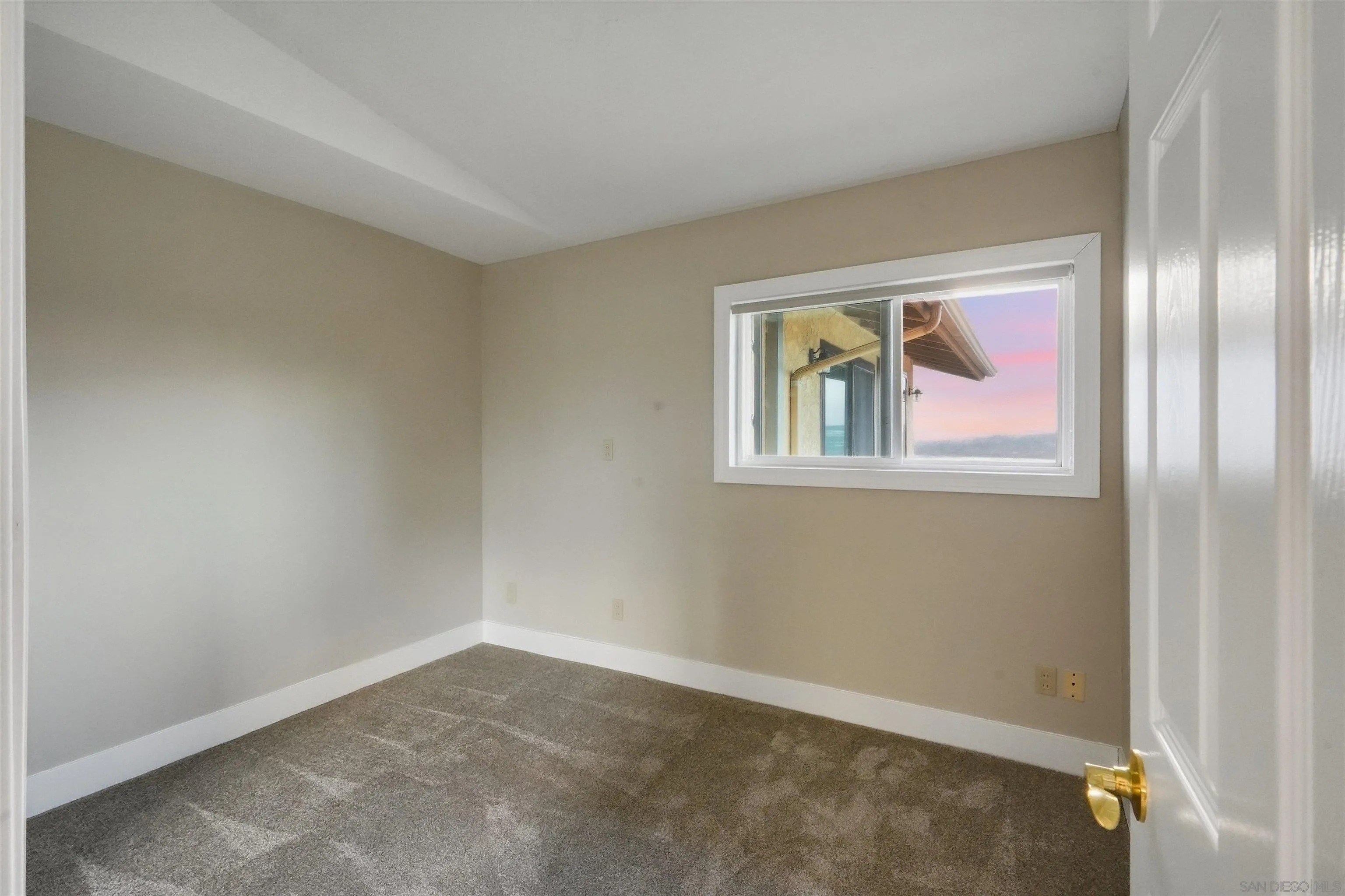 https://cdn.realtyfeed.com/cdn/127/260022598/a5f66a1309732a0e3a3a6d15b04ff7af.webp