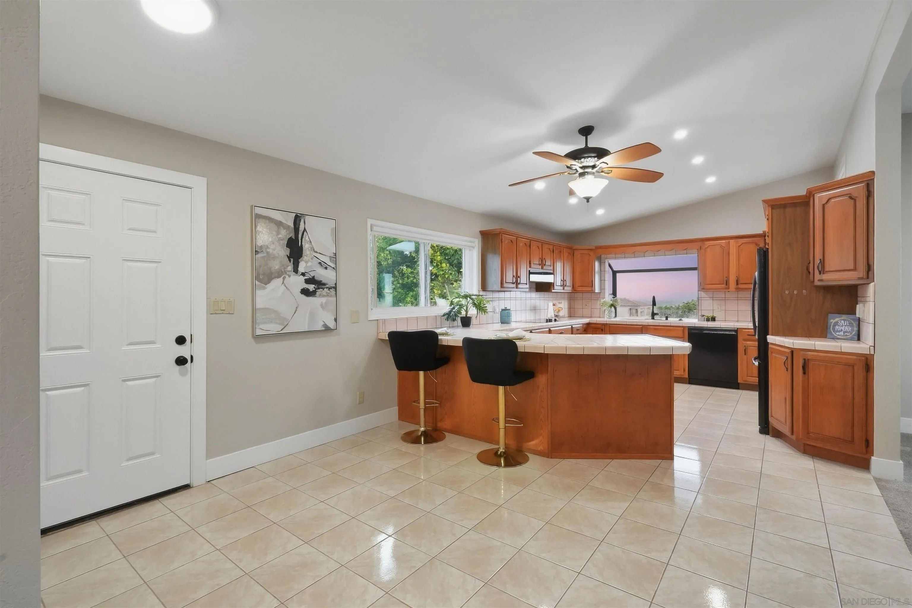 https://cdn.realtyfeed.com/cdn/127/260022598/b175646a544f4a1281580641dae6fe52.webp