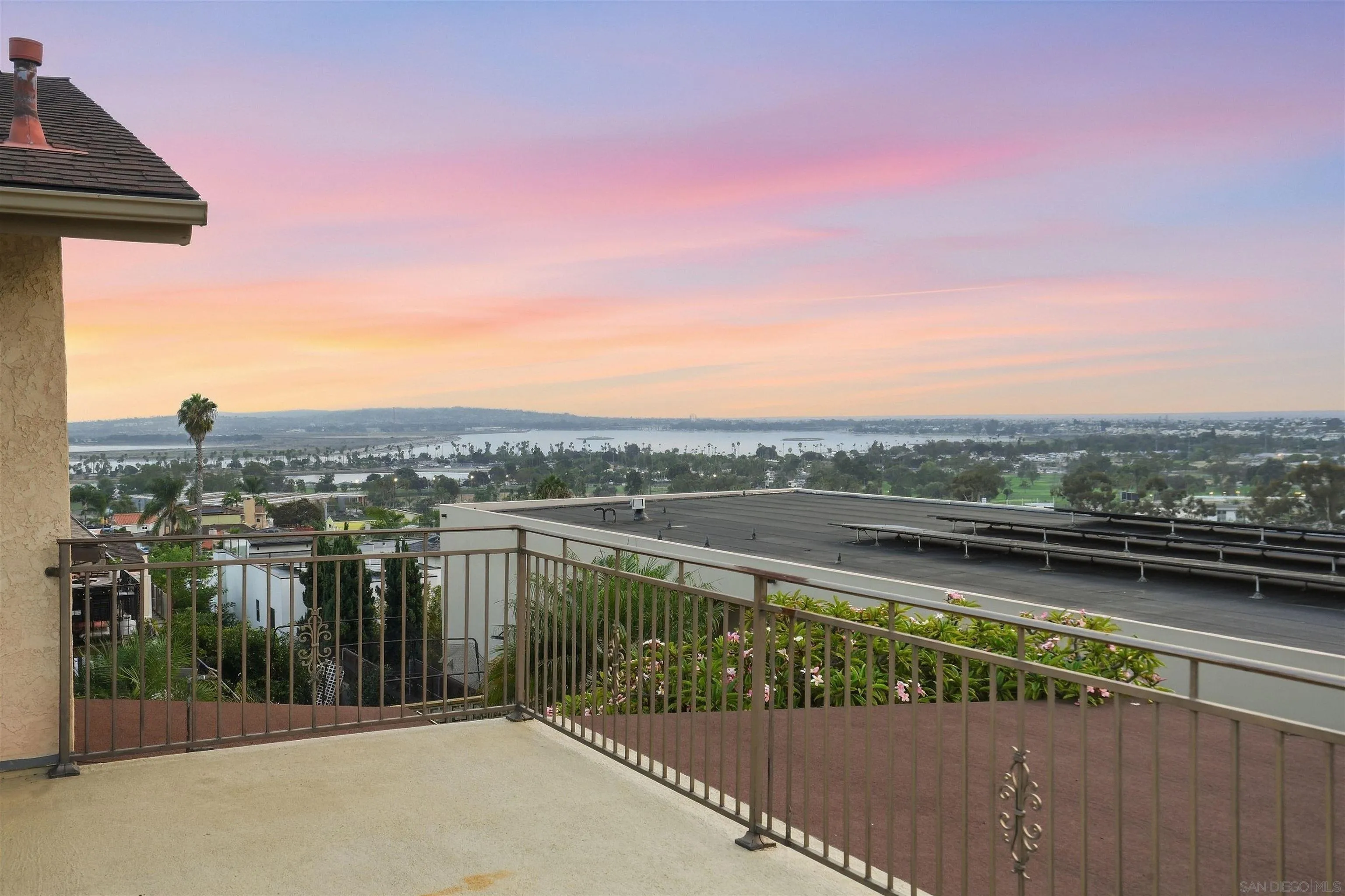 https://cdn.realtyfeed.com/cdn/127/260022598/c04eb6d38de62a4b3ce9ec5073e609df.webp