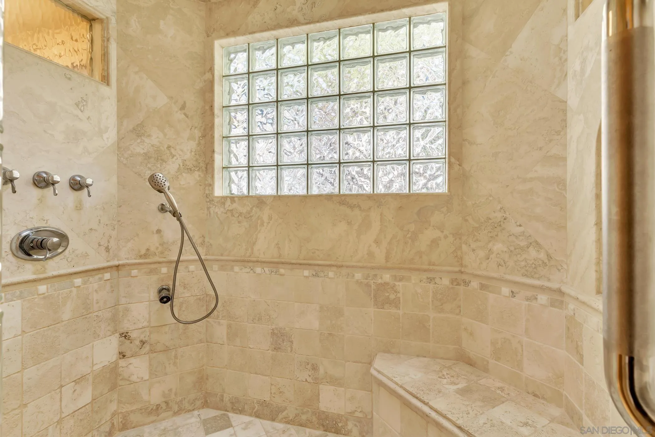 https://cdn.realtyfeed.com/cdn/127/260022603/05d9e45eef0e8822f2488dff3e108058.webp