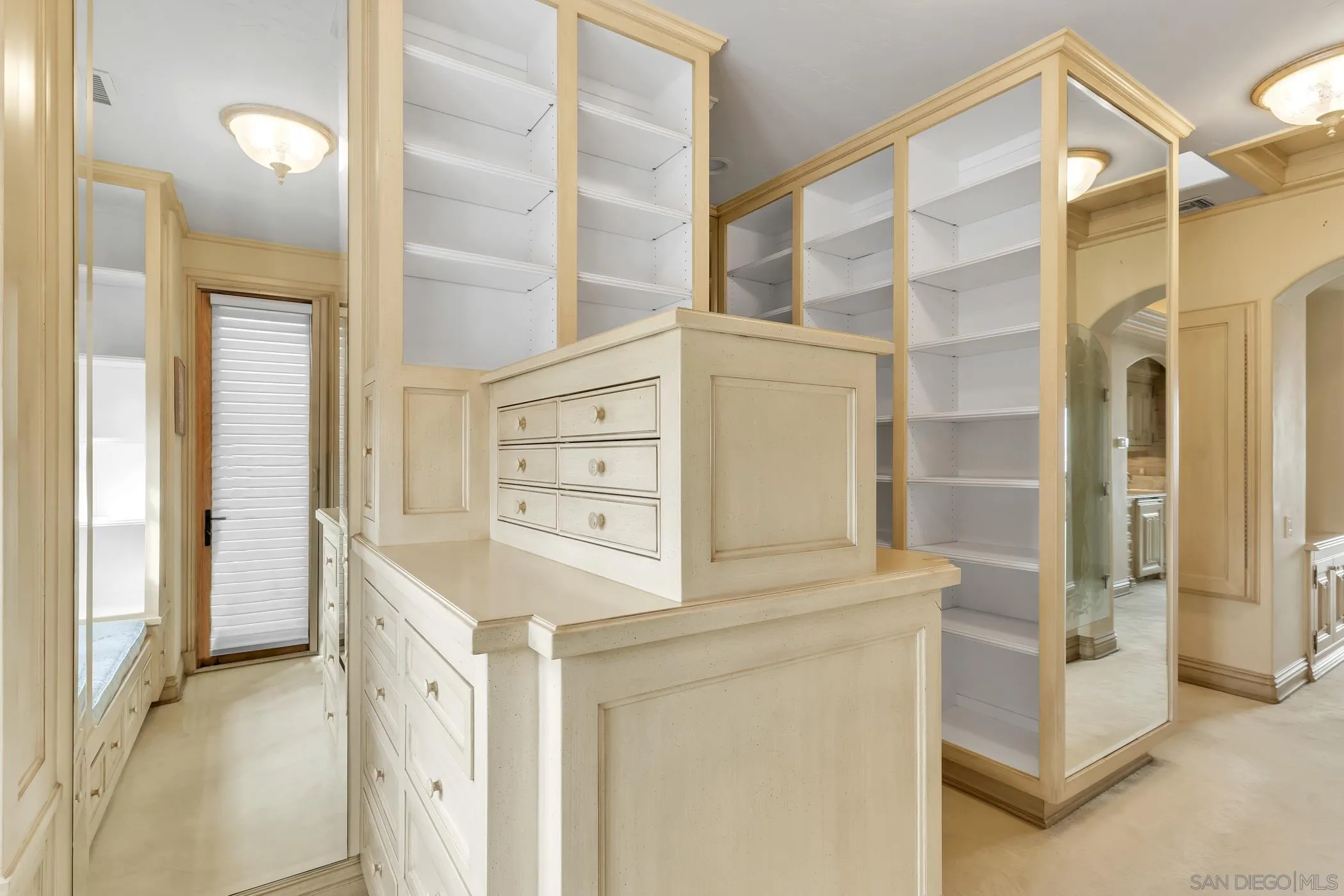 https://cdn.realtyfeed.com/cdn/127/260022603/b9d0df2a836844a353a6d8be62673415.webp