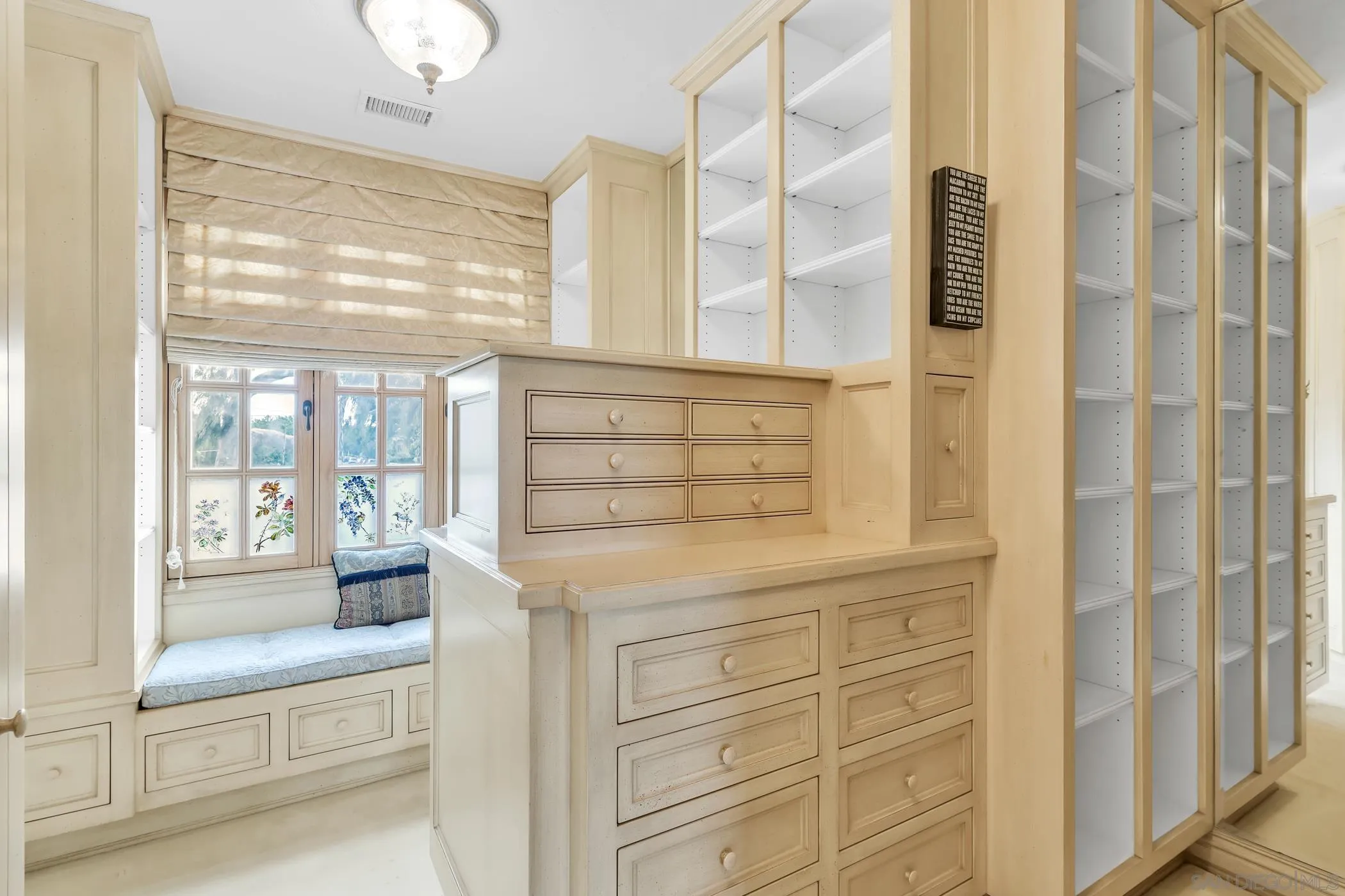 https://cdn.realtyfeed.com/cdn/127/260022603/d3943aa824ddfccf2f2a92a8947115e3.webp