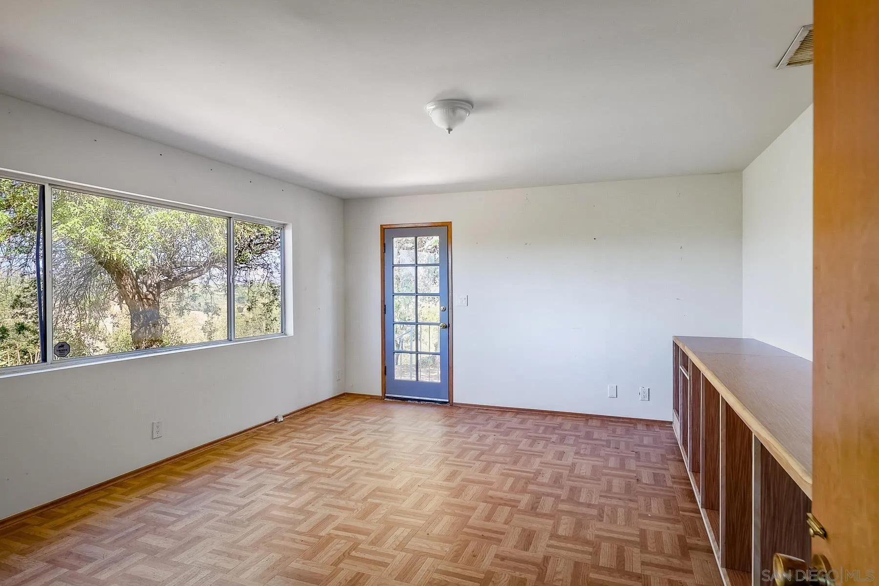https://cdn.realtyfeed.com/cdn/127/260022604/23c2c1761fac796f46c74898864bb6db.webp