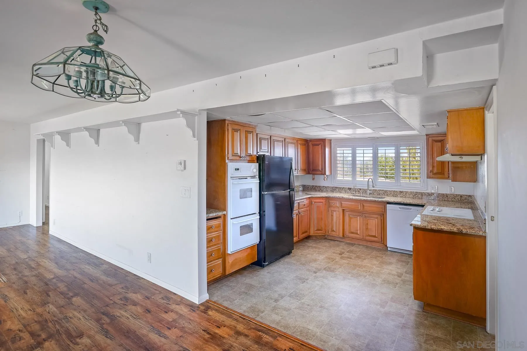 https://cdn.realtyfeed.com/cdn/127/260022604/28855060ab3d39a855171fb8670aec1a.webp