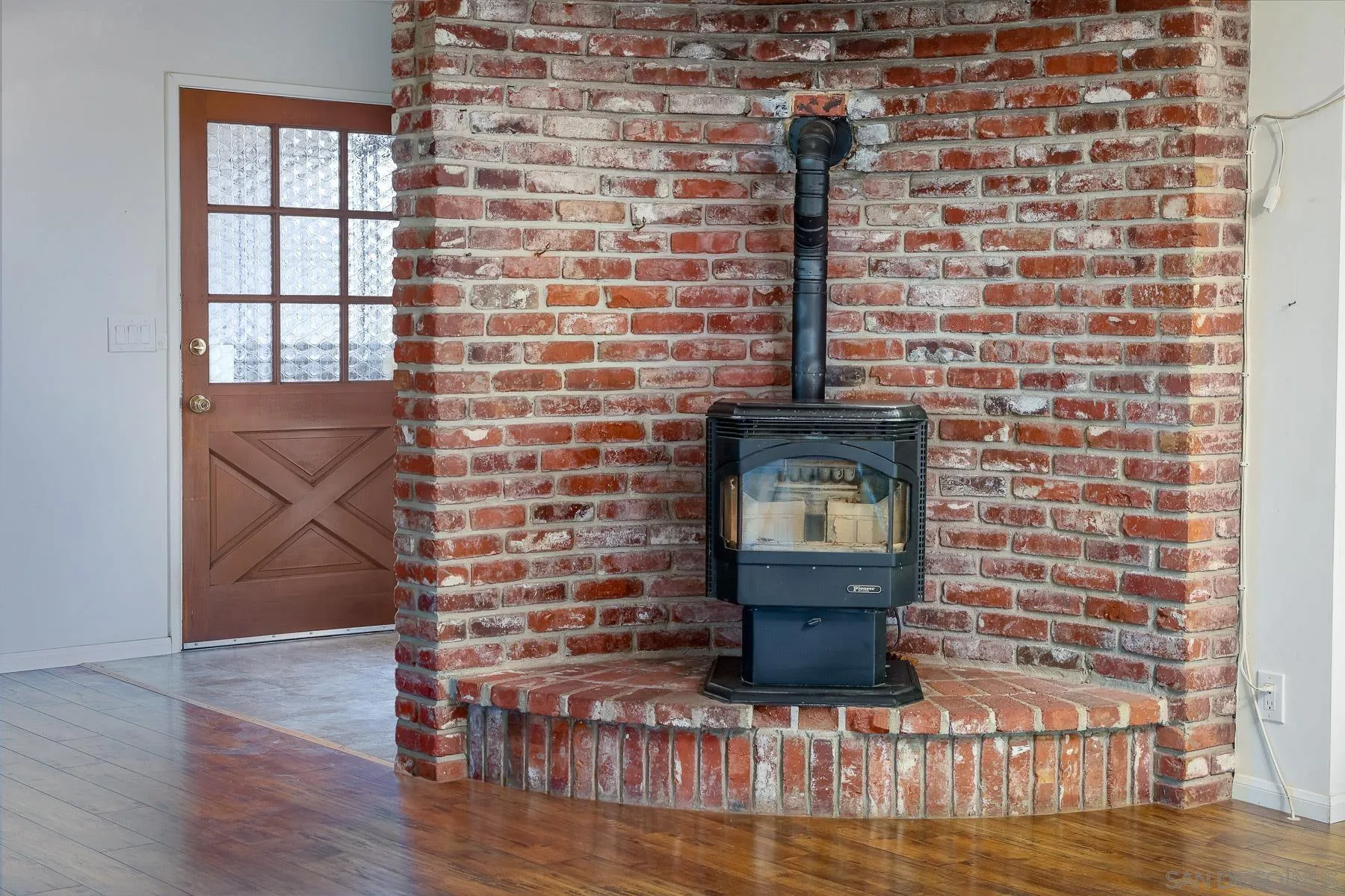 https://cdn.realtyfeed.com/cdn/127/260022604/6d329d68c3d4e3d28f99457e6206ccf4.webp