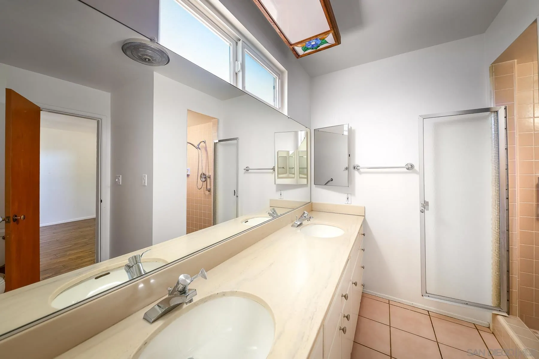 https://cdn.realtyfeed.com/cdn/127/260022604/a422a7de91f37379fe2696e7af7021c7.webp