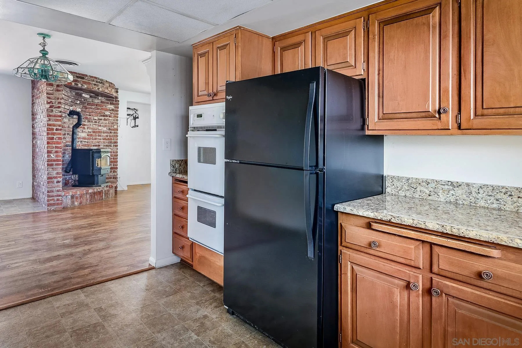 https://cdn.realtyfeed.com/cdn/127/260022604/c87ea07e782d84660f48a61950729c5a.webp