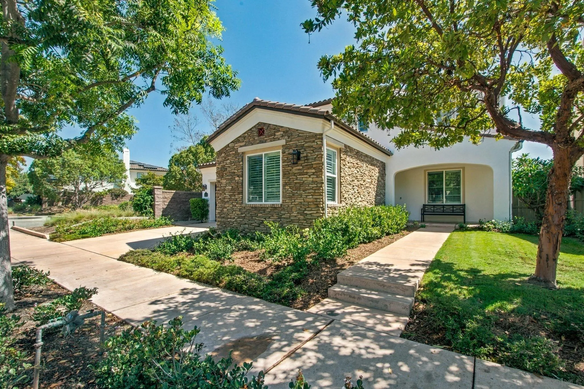 https://cdn.realtyfeed.com/cdn/127/260022605/62c9bf6856db642ed649b395ca0cd9bb.webp