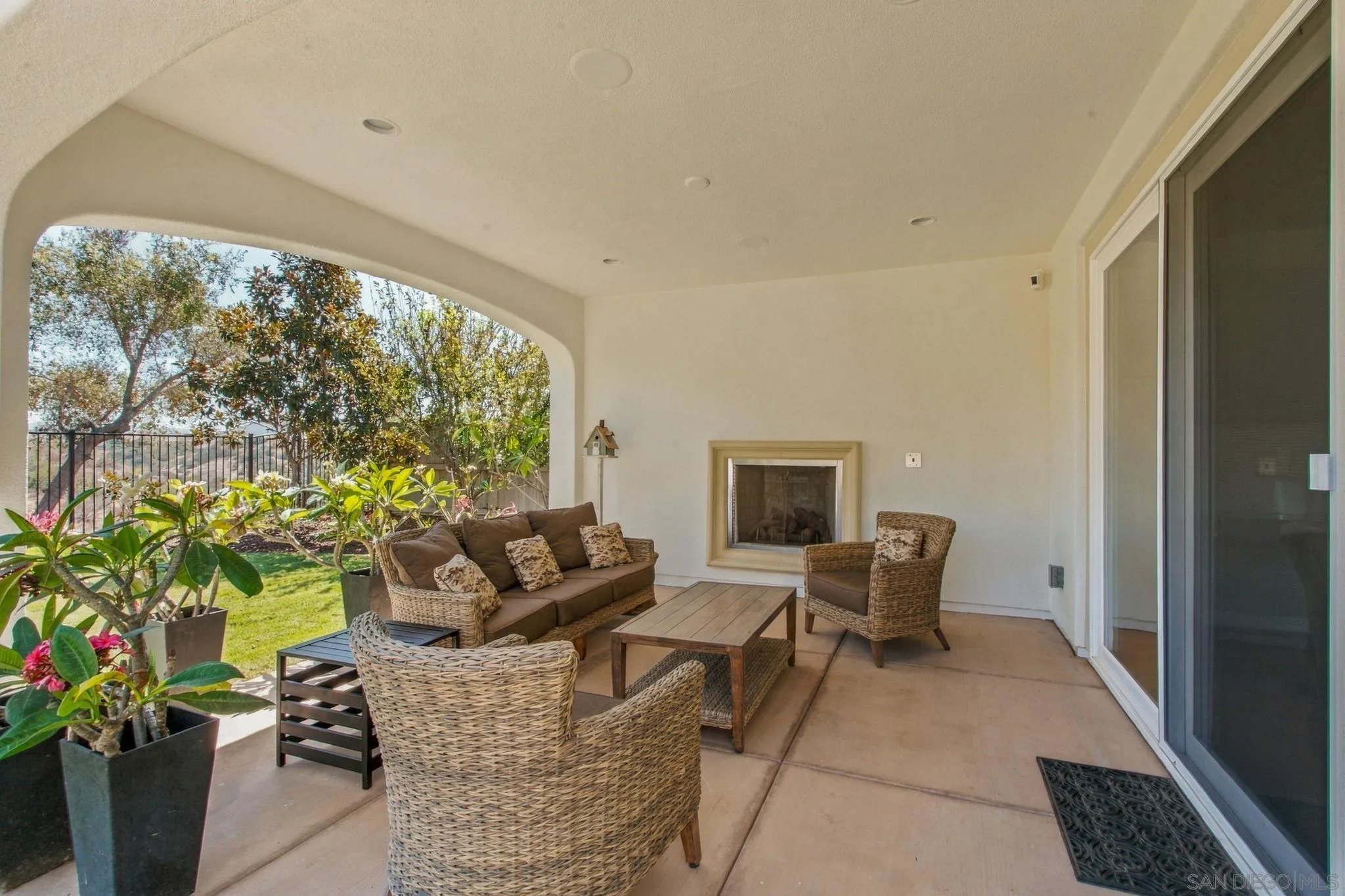 https://cdn.realtyfeed.com/cdn/127/260022605/6366701eb43dfe35ef41ce16ec62e9a7.webp