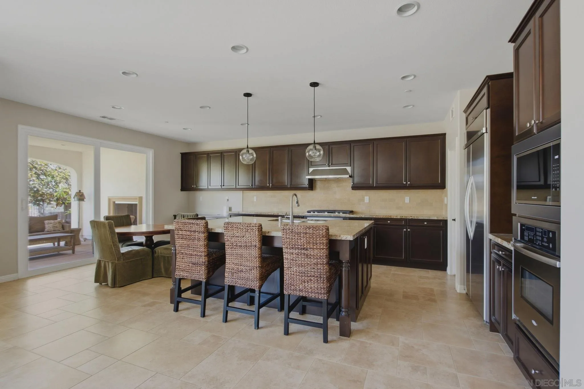 https://cdn.realtyfeed.com/cdn/127/260022605/c72fff6e3e7a4cc1f9071371a4093ea4.webp