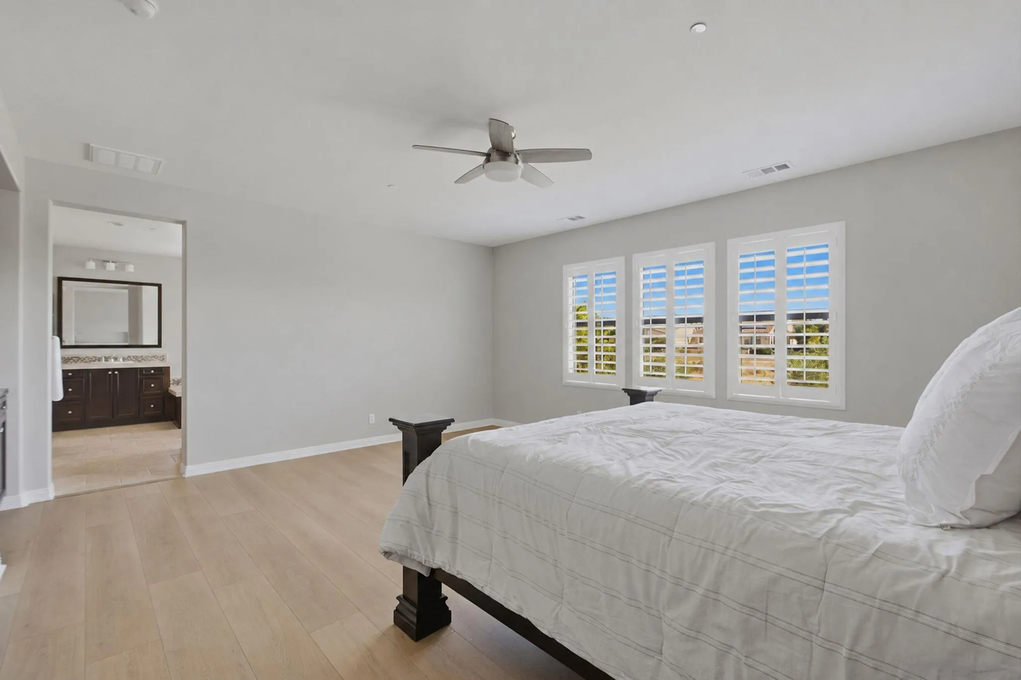 https://cdn.realtyfeed.com/cdn/127/260022605/e6d457be967b2da0519110b3a86c07bc.webp