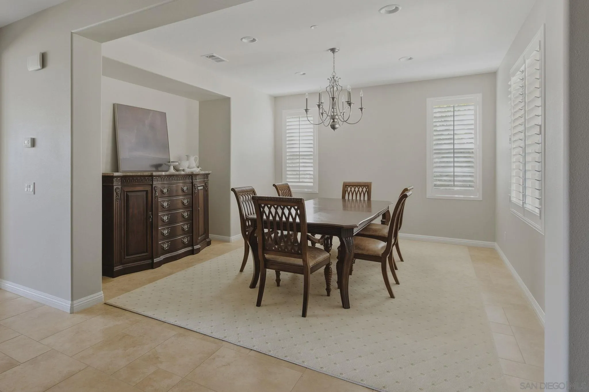 https://cdn.realtyfeed.com/cdn/127/260022605/f2c3f1a05945cf019becdad2051f3d66.webp