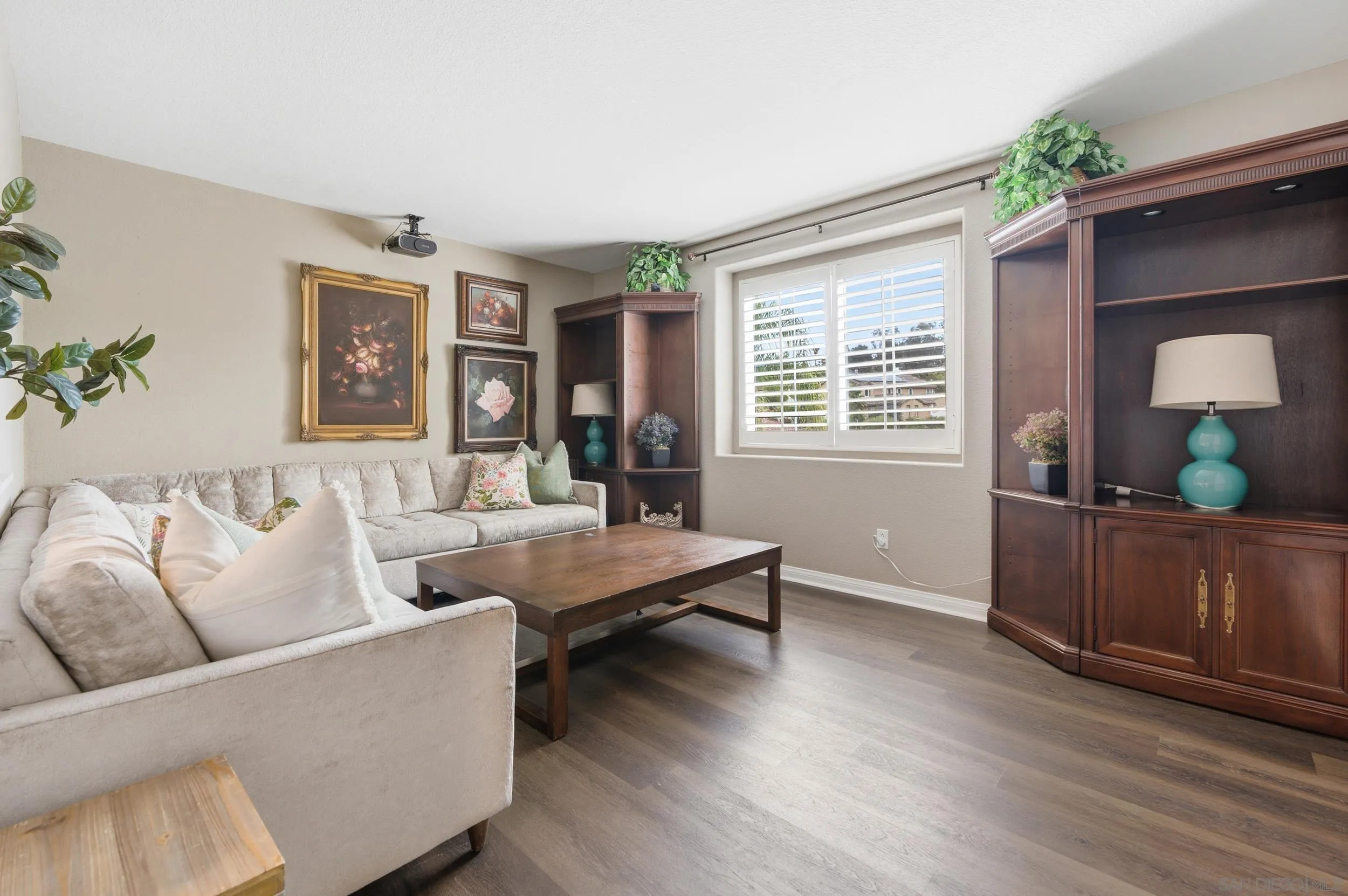 https://cdn.realtyfeed.com/cdn/127/260022606/33a4994bc6e5475c7ed16481ada6c543.webp