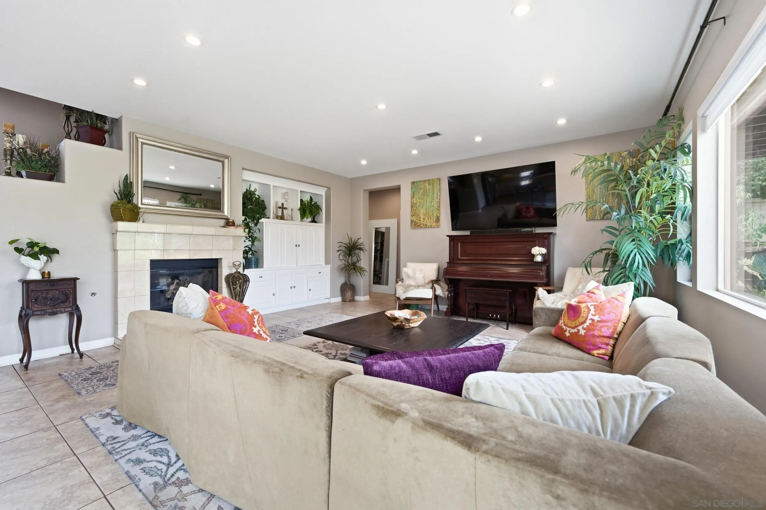 https://cdn.realtyfeed.com/cdn/127/260022606/986fa6b6b46e0465a3f08e69c4f13976.webp