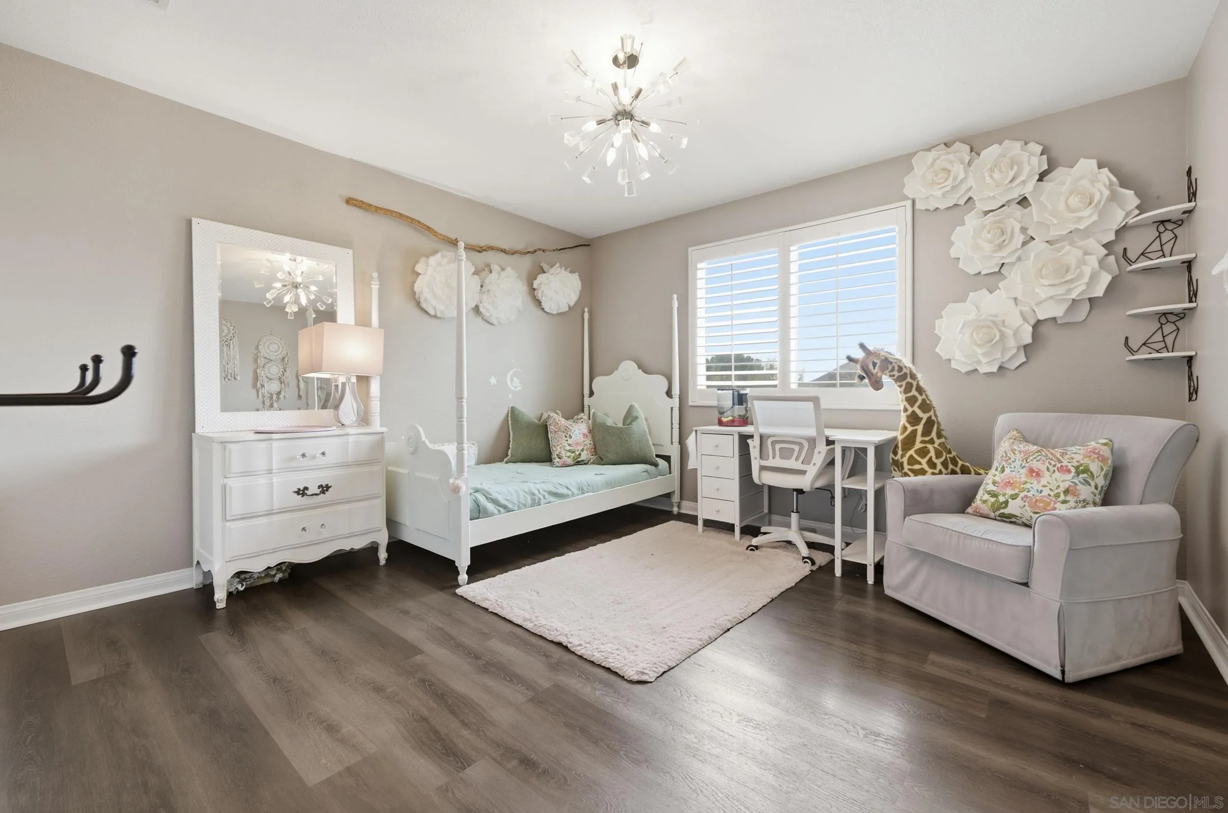 https://cdn.realtyfeed.com/cdn/127/260022606/b8e915c1af909b65d840bc2d7e004c40.webp