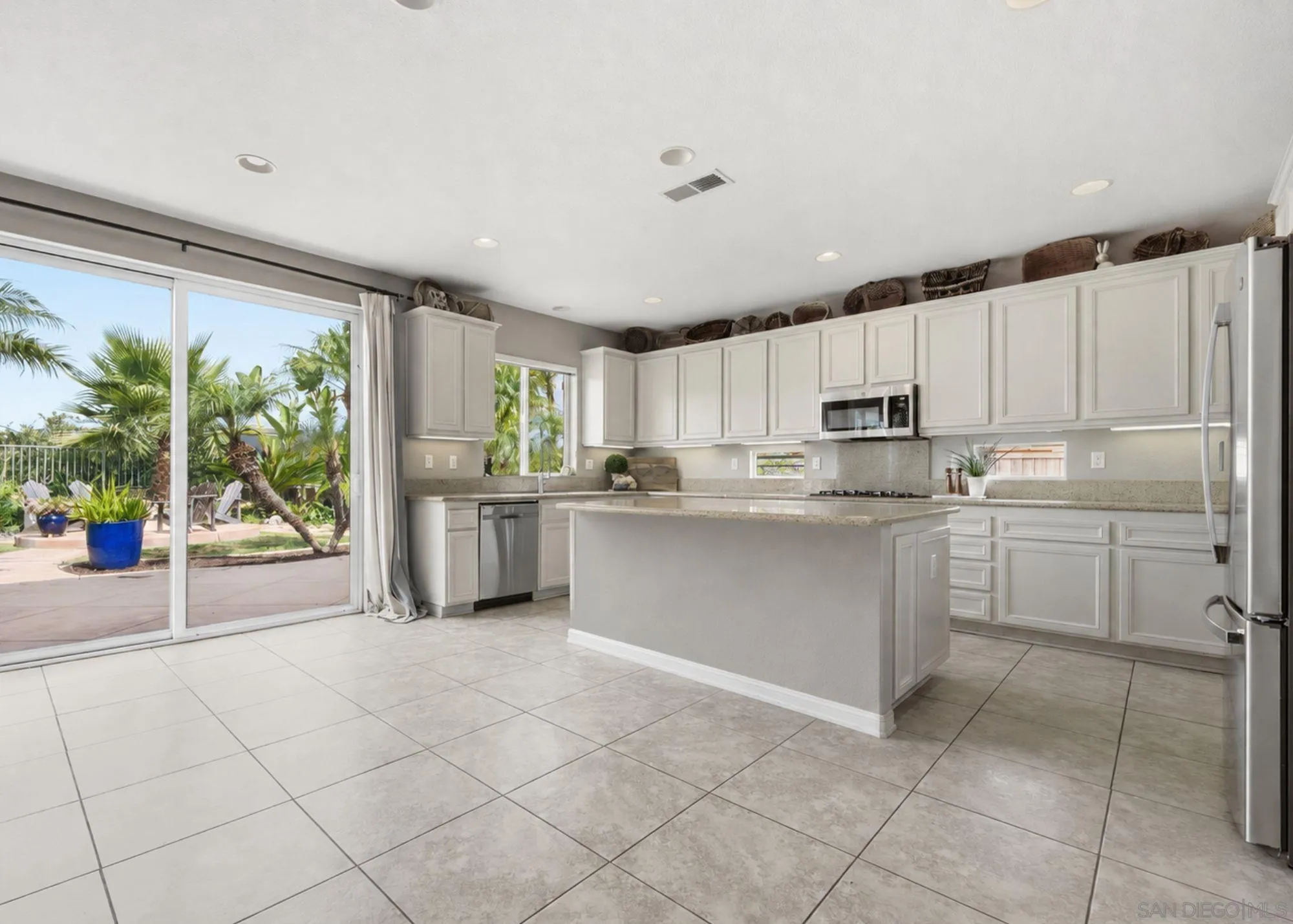 https://cdn.realtyfeed.com/cdn/127/260022606/c10c44987ef068913074c206ae3702f1.webp