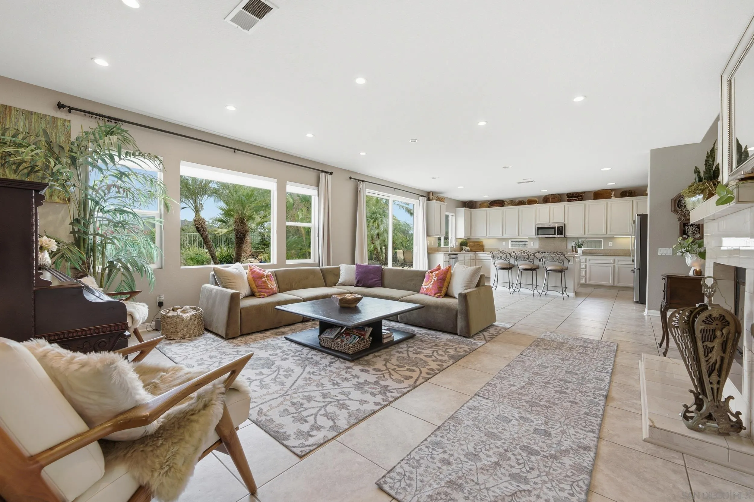 https://cdn.realtyfeed.com/cdn/127/260022606/ee3d9ecbd43c06a359cc8e68c7f4ab8c.webp