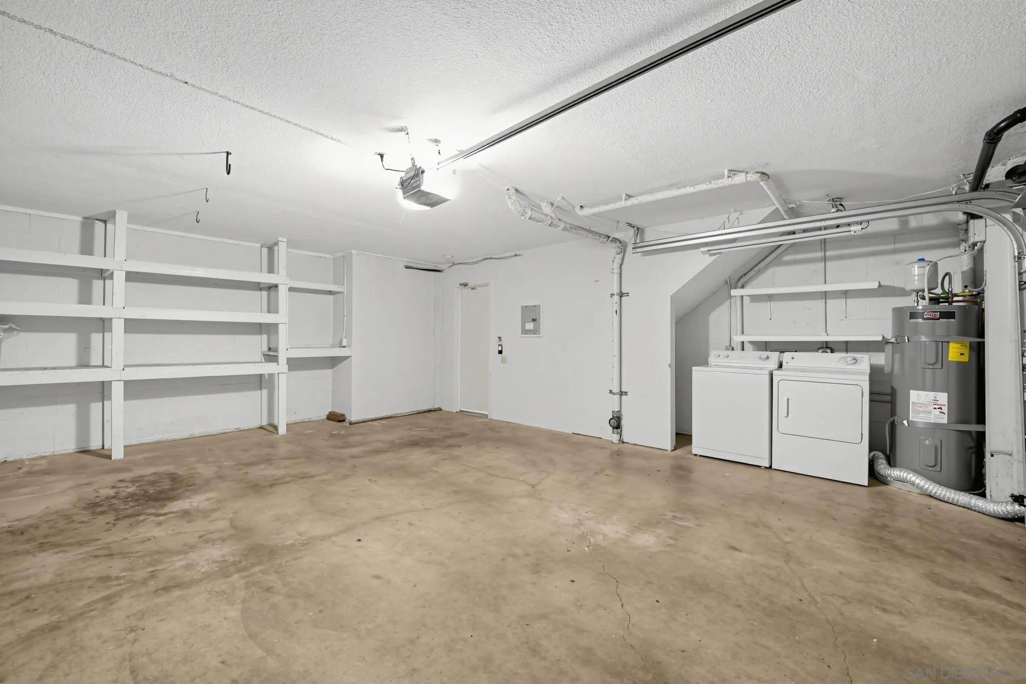https://cdn.realtyfeed.com/cdn/127/260022612/6358bc114066a20f73aeced49b2fc88f.webp