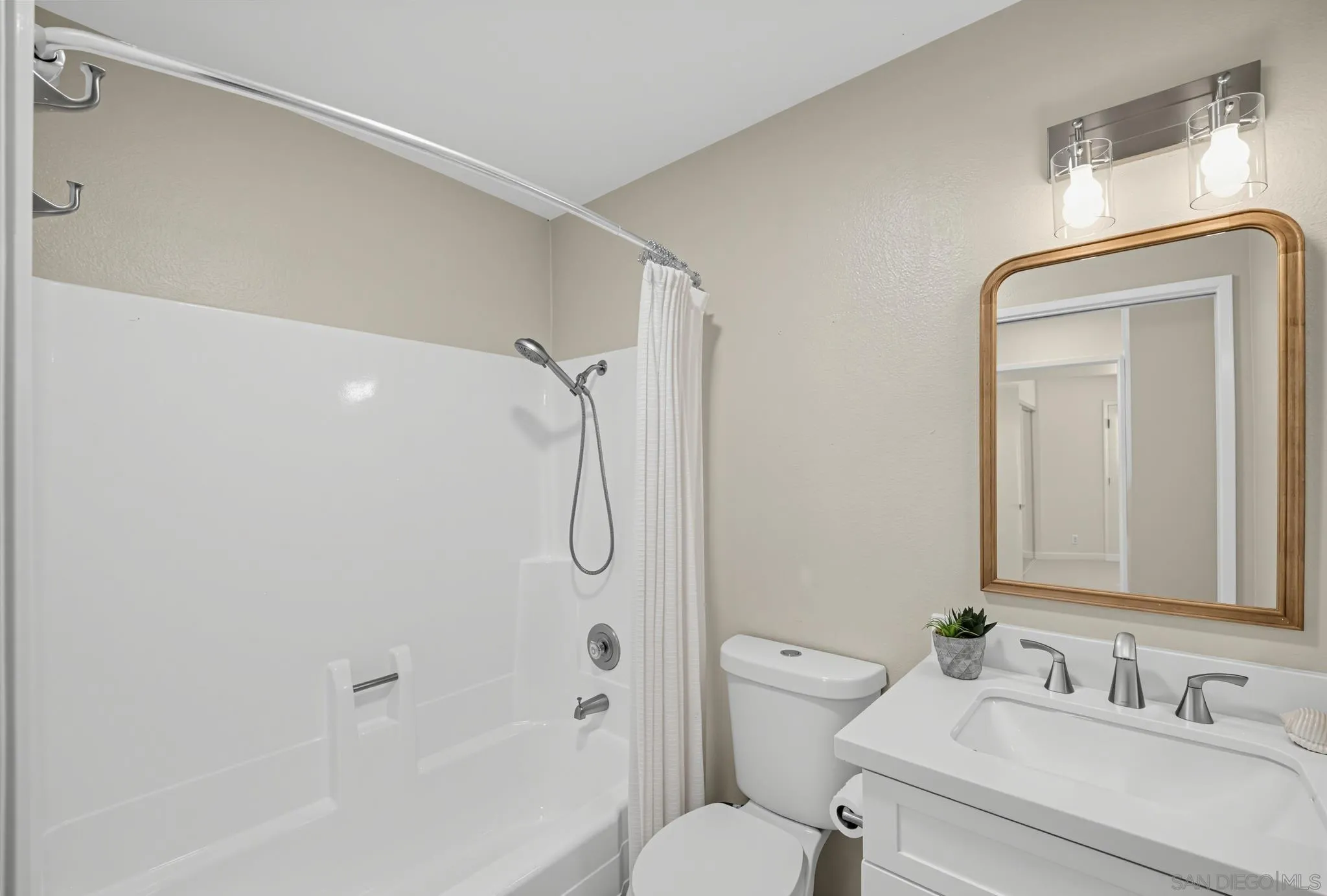 https://cdn.realtyfeed.com/cdn/127/260022612/84b41d781c3952915367e715e1803bf1.webp