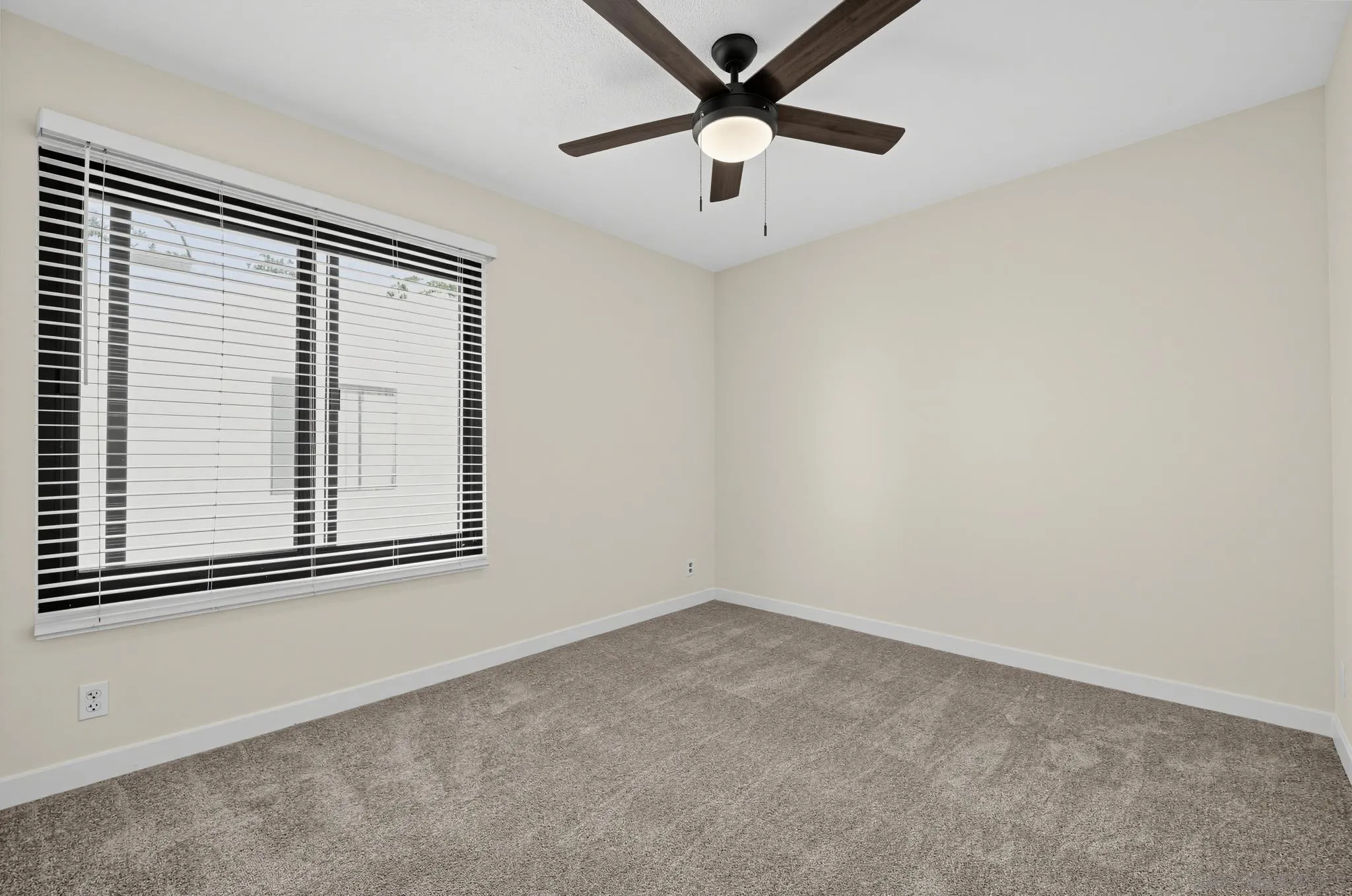 https://cdn.realtyfeed.com/cdn/127/260022612/fef007faca15afcba06b2a64b153ecf0.webp