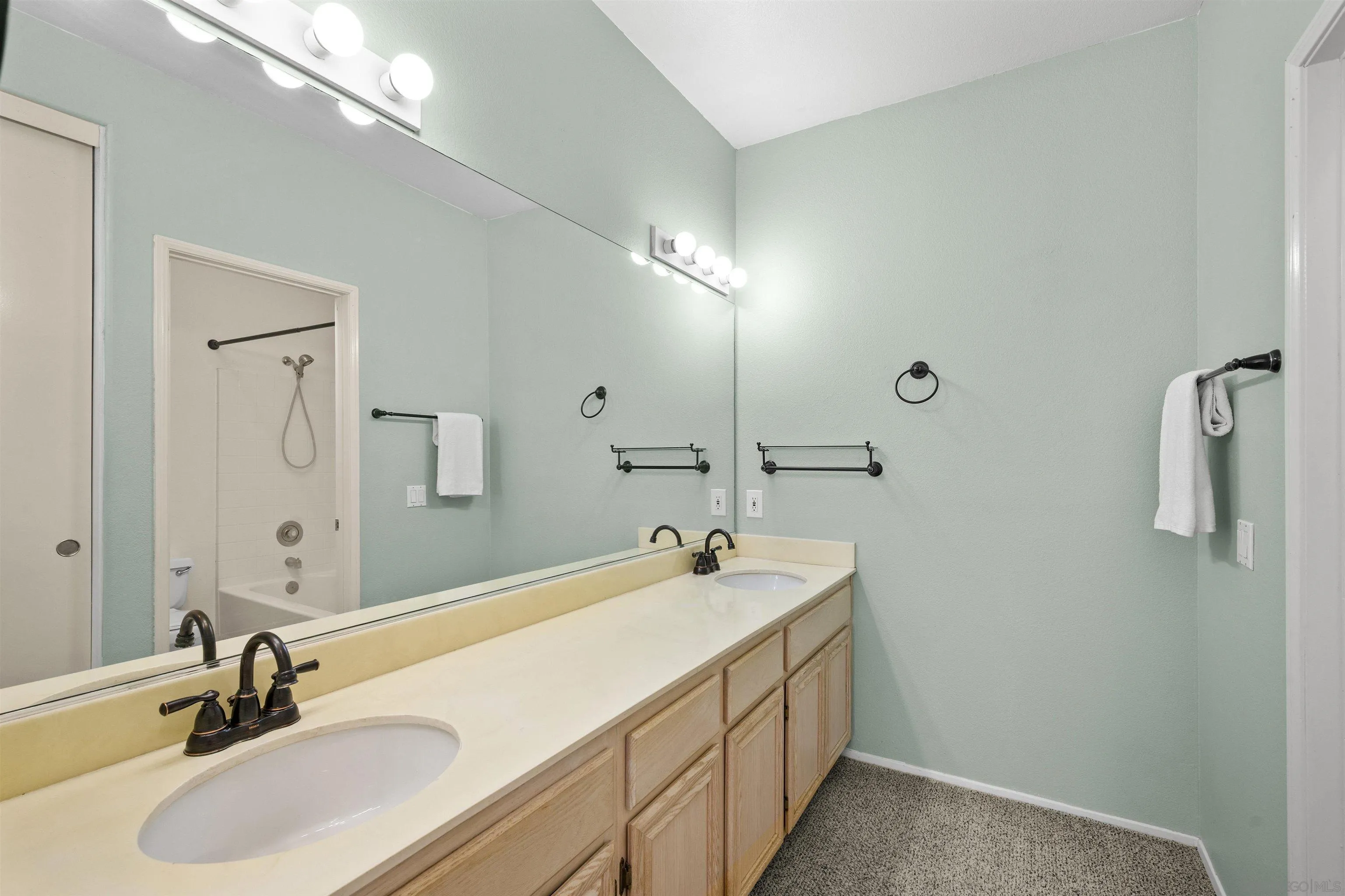 https://cdn.realtyfeed.com/cdn/127/260022615/05adc86d5c454ef04fb0b689db84d817.webp