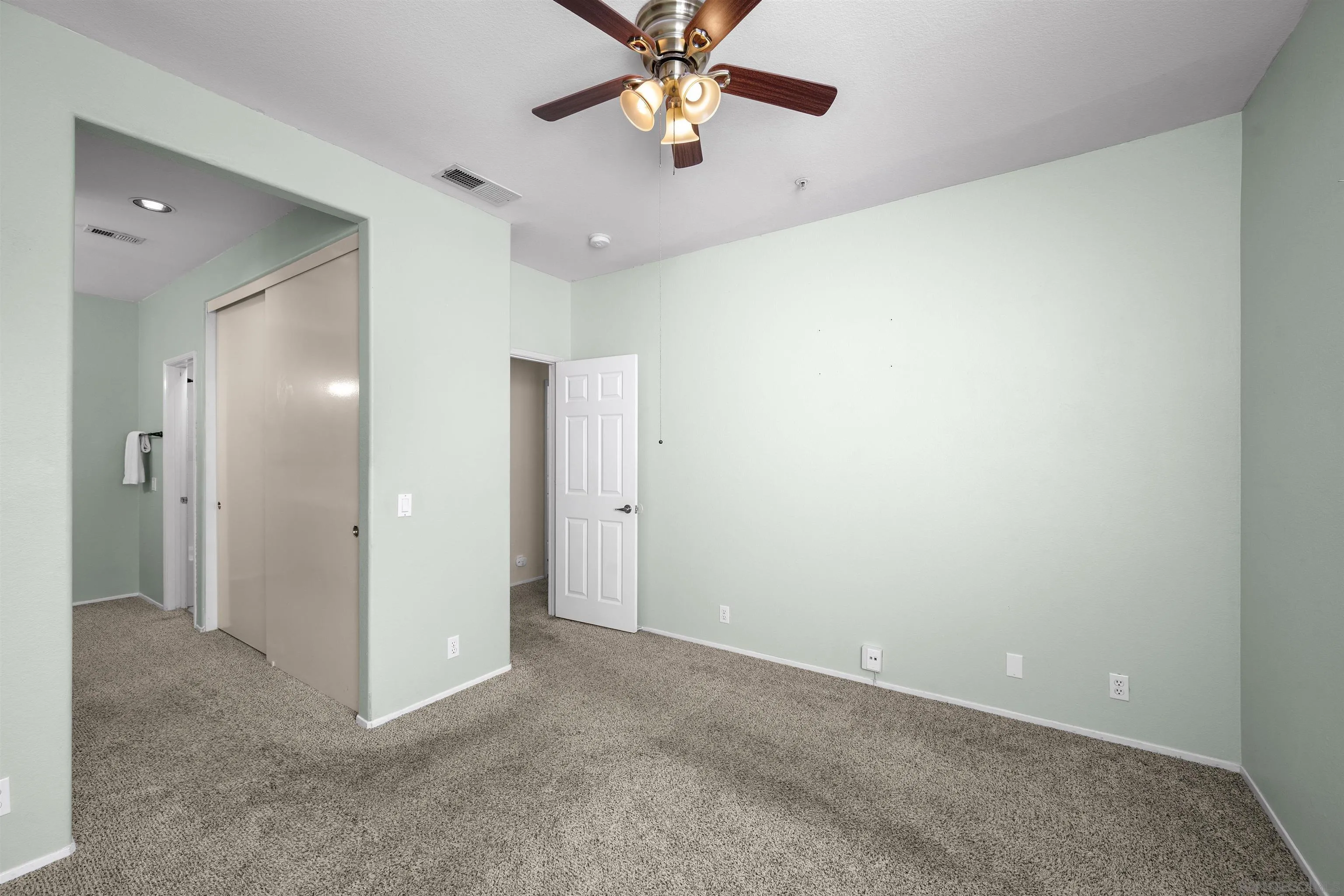 https://cdn.realtyfeed.com/cdn/127/260022615/225d1f2f20c608e25c5801d91d82caad.webp