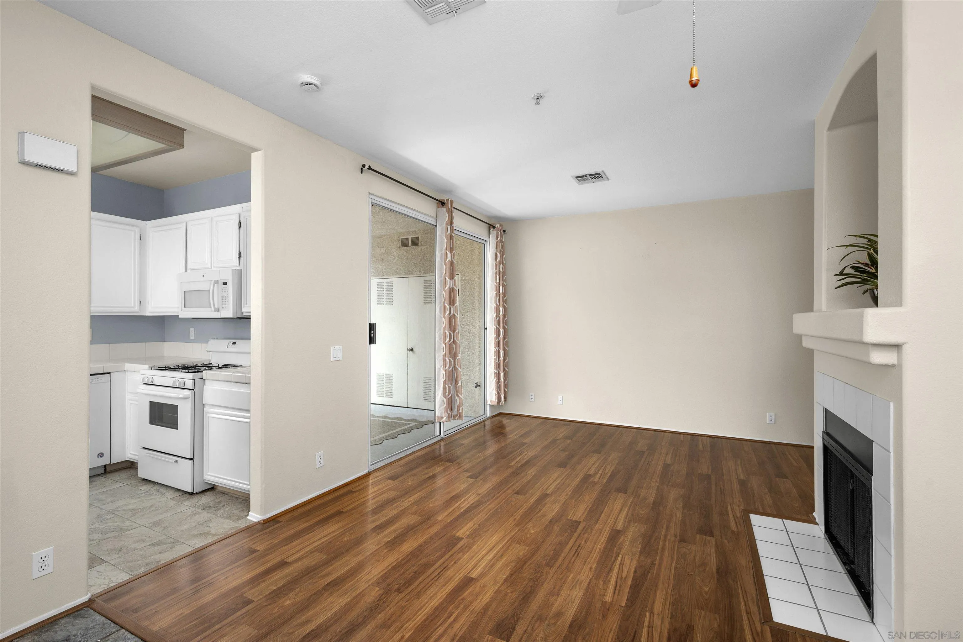 https://cdn.realtyfeed.com/cdn/127/260022615/25b7a163521a9ebec65340a921781e65.webp