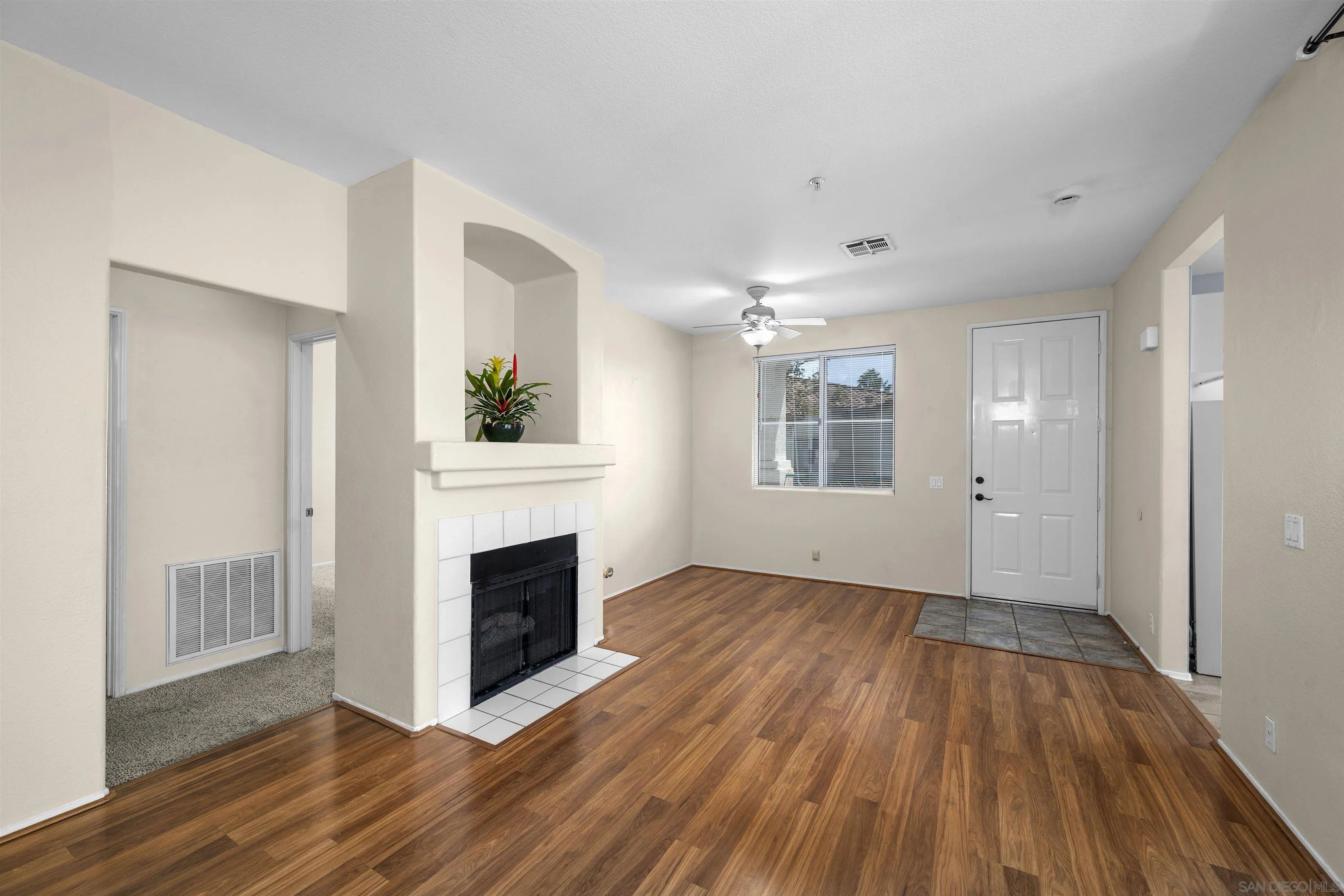 https://cdn.realtyfeed.com/cdn/127/260022615/6f077cc989b4bb557d9269d8f643b098.webp