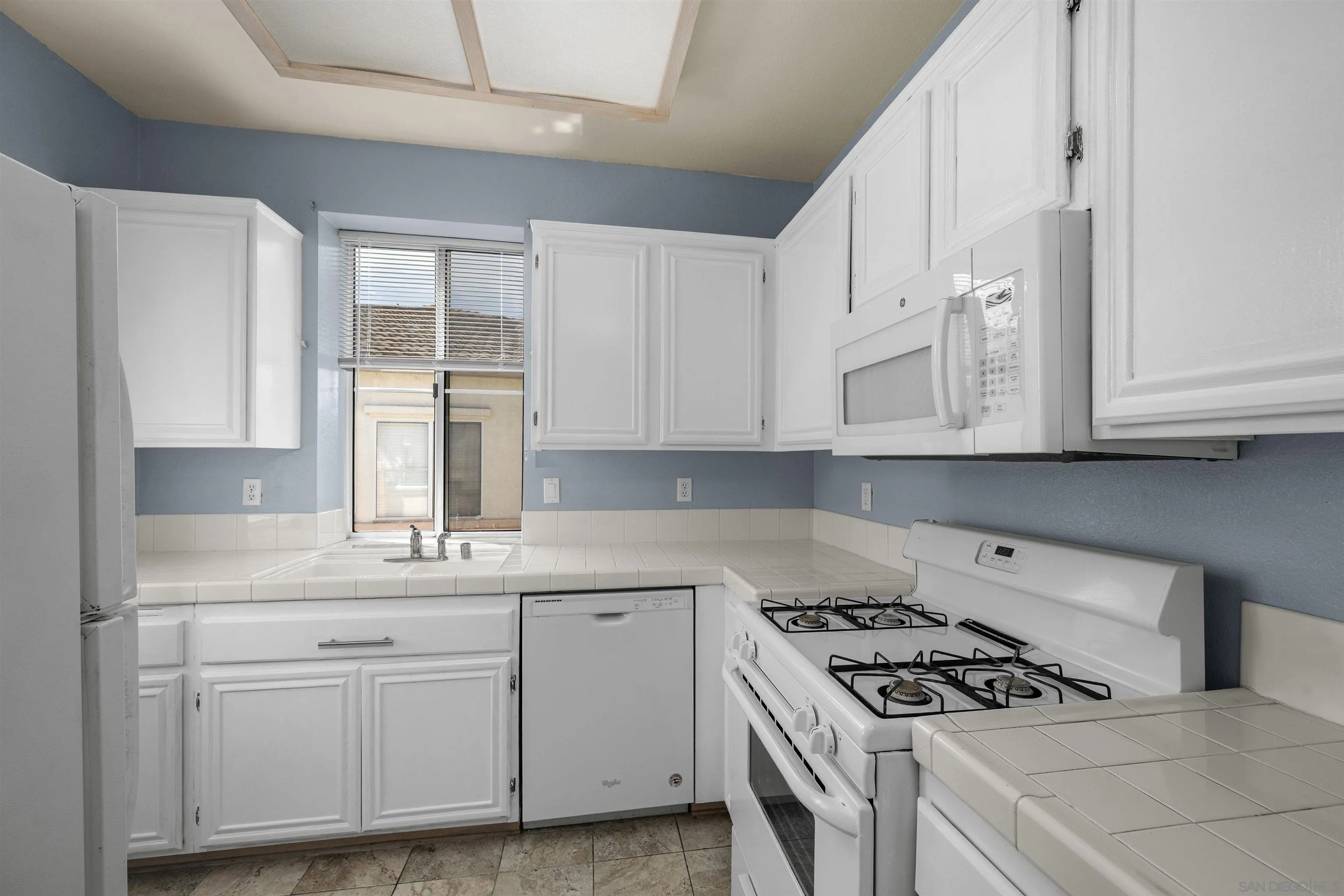 https://cdn.realtyfeed.com/cdn/127/260022615/a40f862aad6dc24959704ac1010cd136.webp