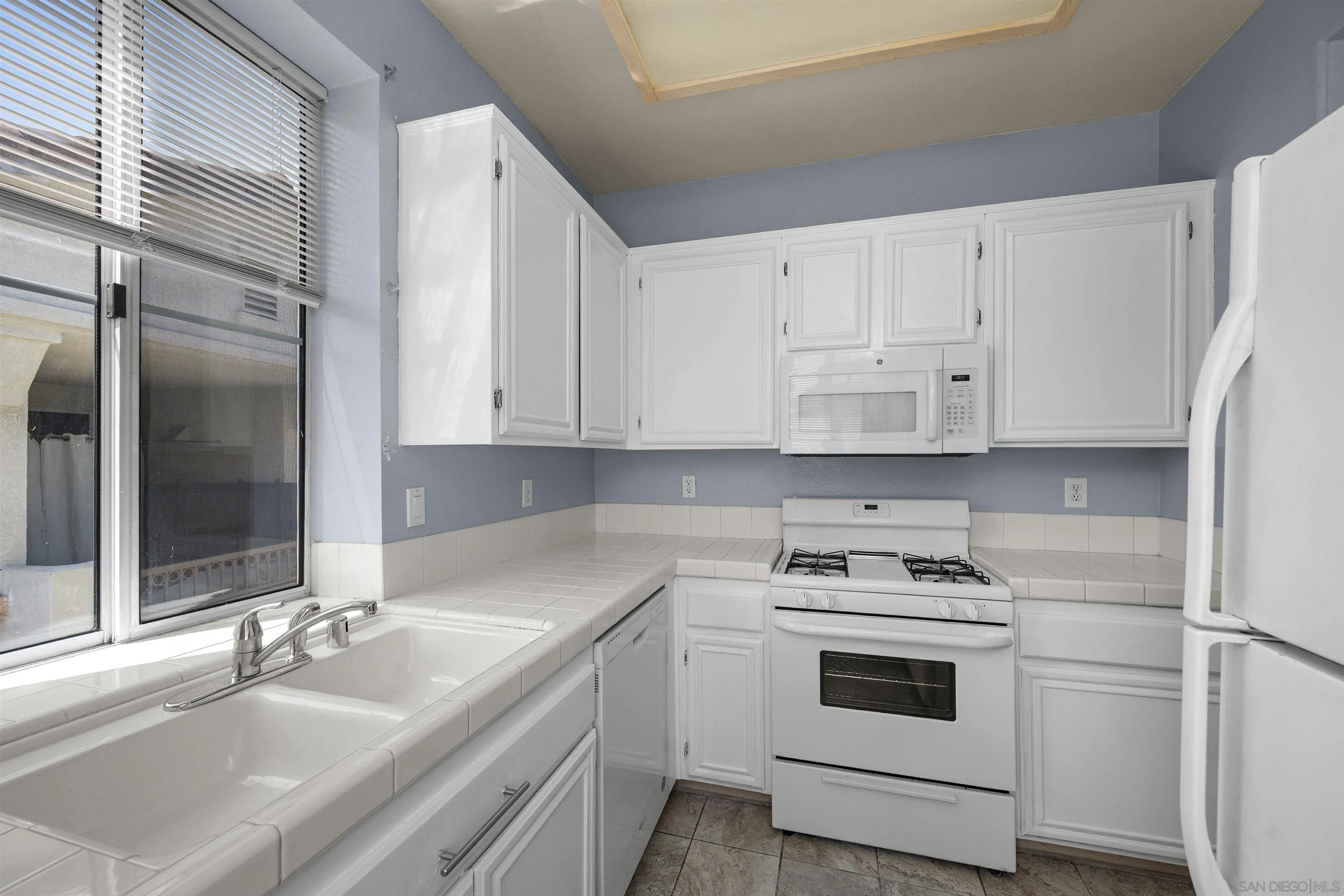https://cdn.realtyfeed.com/cdn/127/260022615/ac40c55c8b8ff77e72e64a7479b473f4.webp