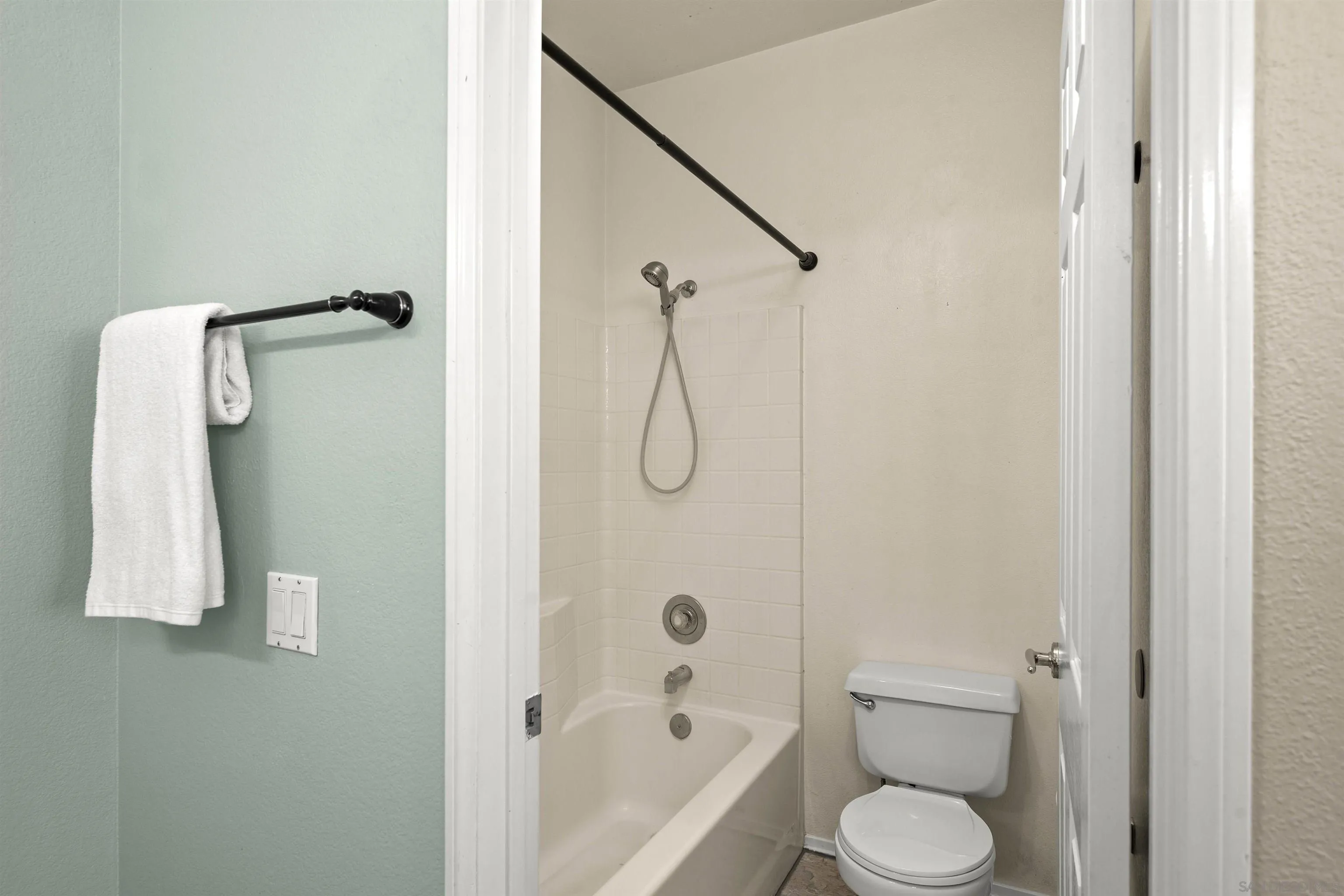 https://cdn.realtyfeed.com/cdn/127/260022615/d3f8d6416ea9f37f2c29ca2a63364fd6.webp