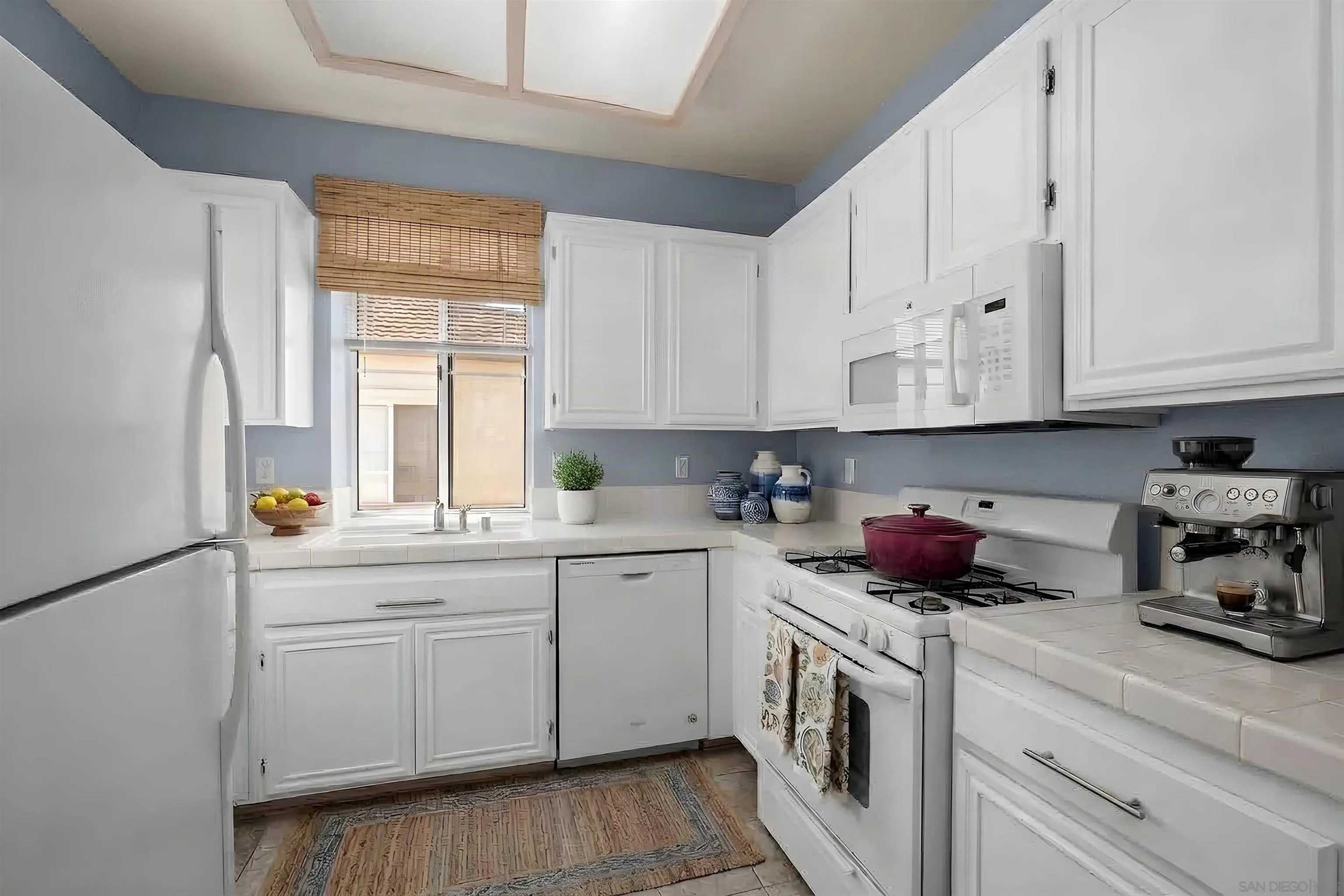 https://cdn.realtyfeed.com/cdn/127/260022615/f25b763afec53e6b16da08cfc2b4f11d.webp