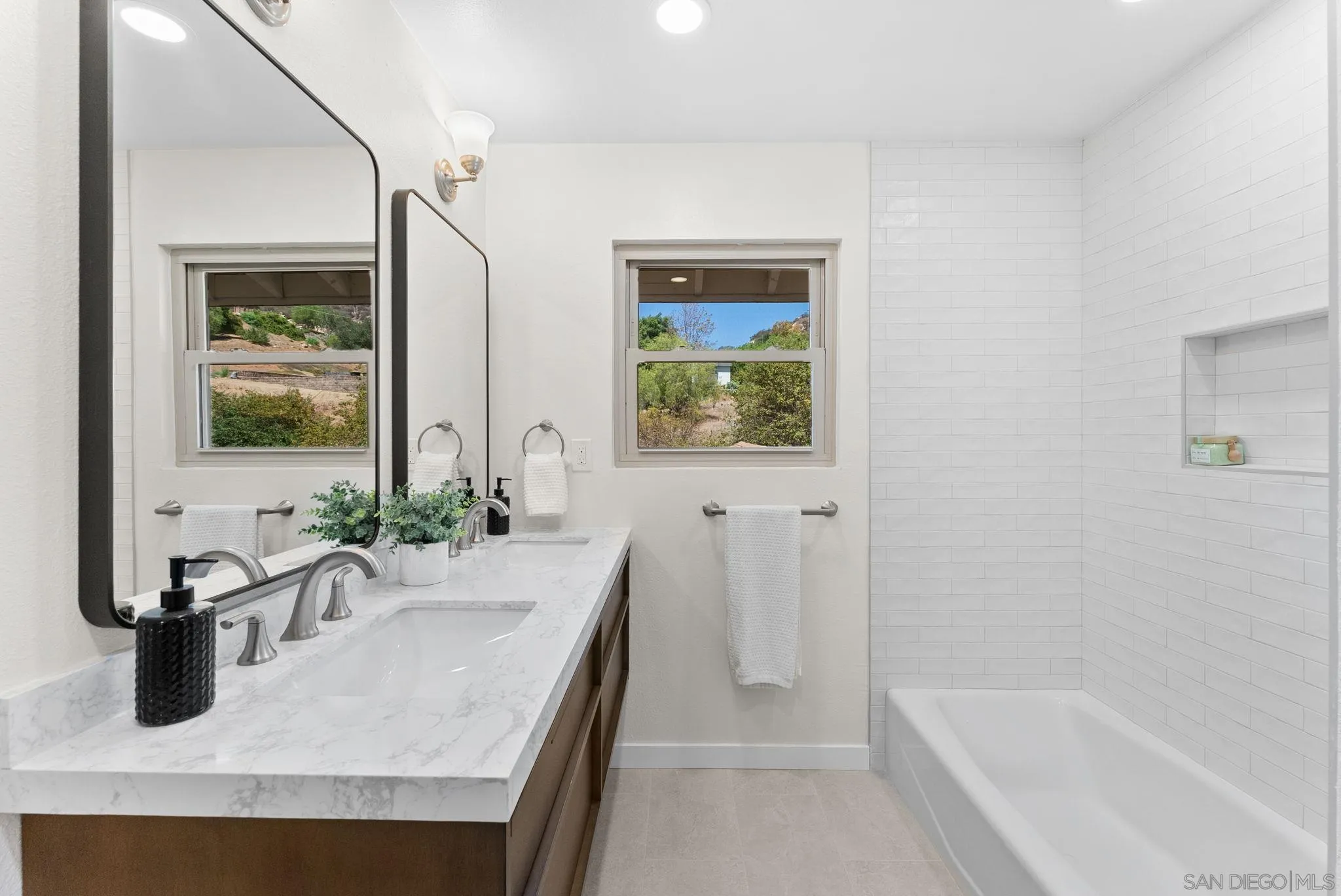 https://cdn.realtyfeed.com/cdn/127/260022616/58c51f1f2fdefdd5e8e1c7ee9f0326a9.webp