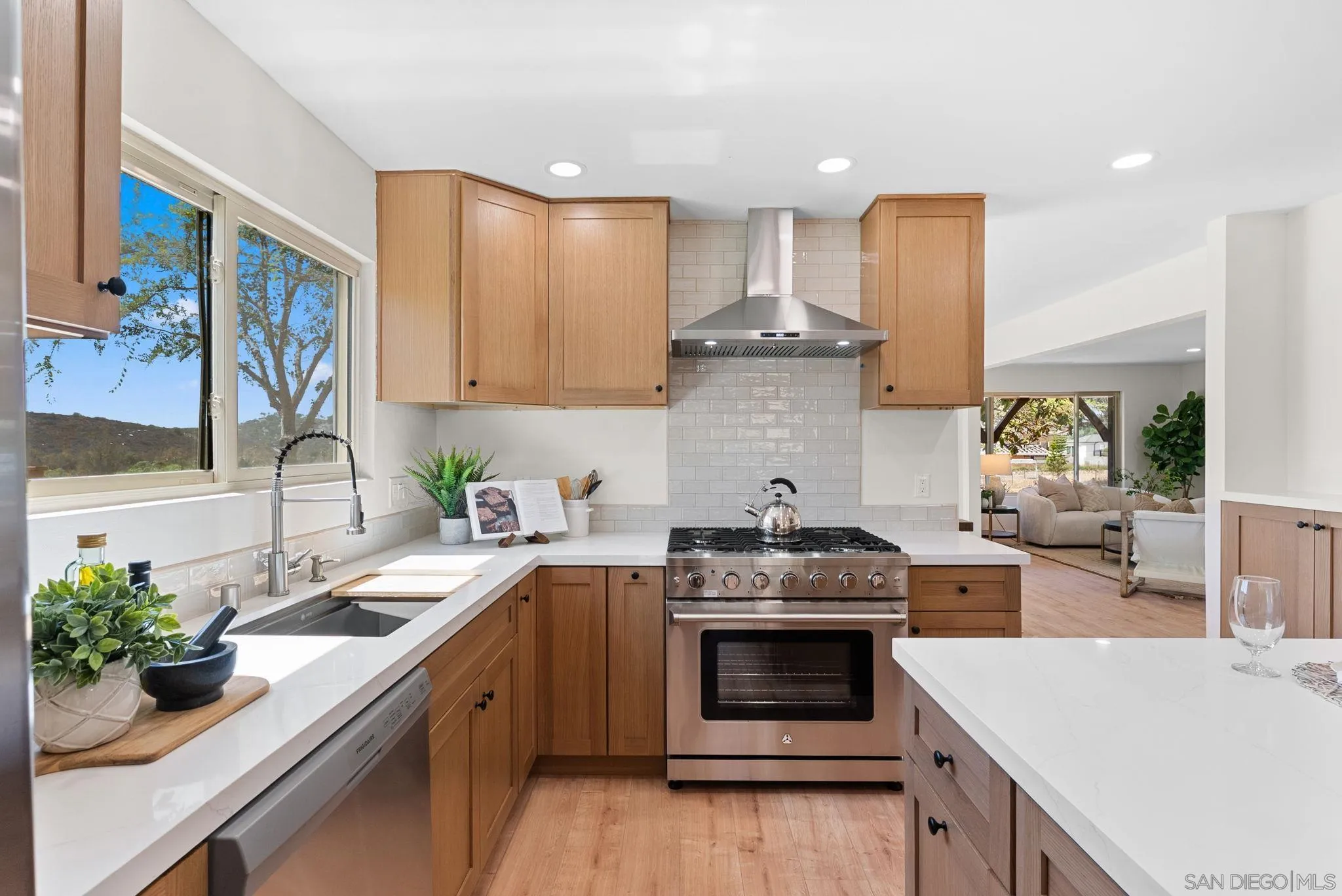 https://cdn.realtyfeed.com/cdn/127/260022616/cd4cfaad9527b50671f43b3fe1594ab7.webp