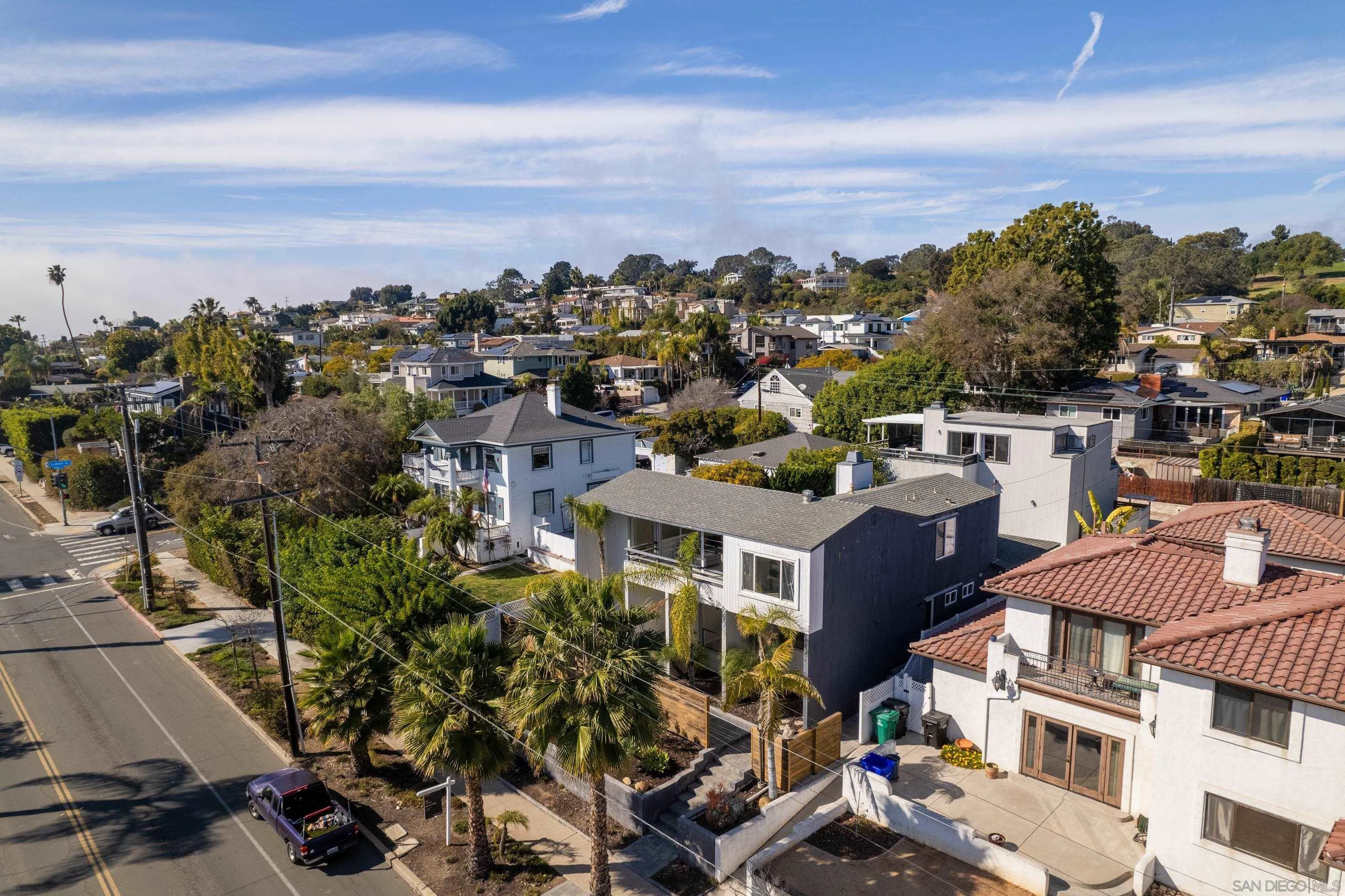 https://cdn.realtyfeed.com/cdn/127/260022619/682890fb03cf39705c39840059d68f83.webp