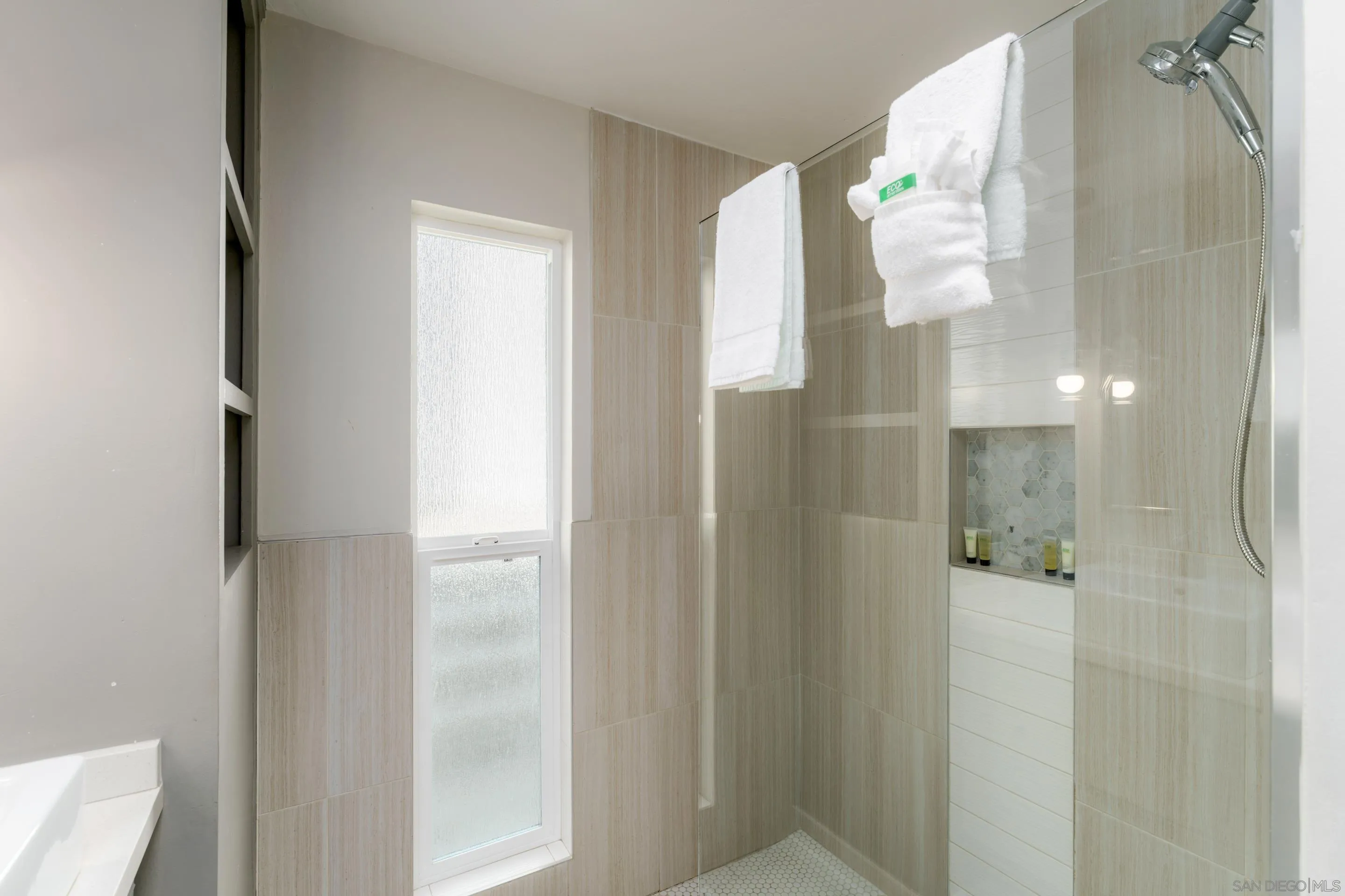 https://cdn.realtyfeed.com/cdn/127/260022619/759c212d2f8854760c87fc3bed43ffae.webp