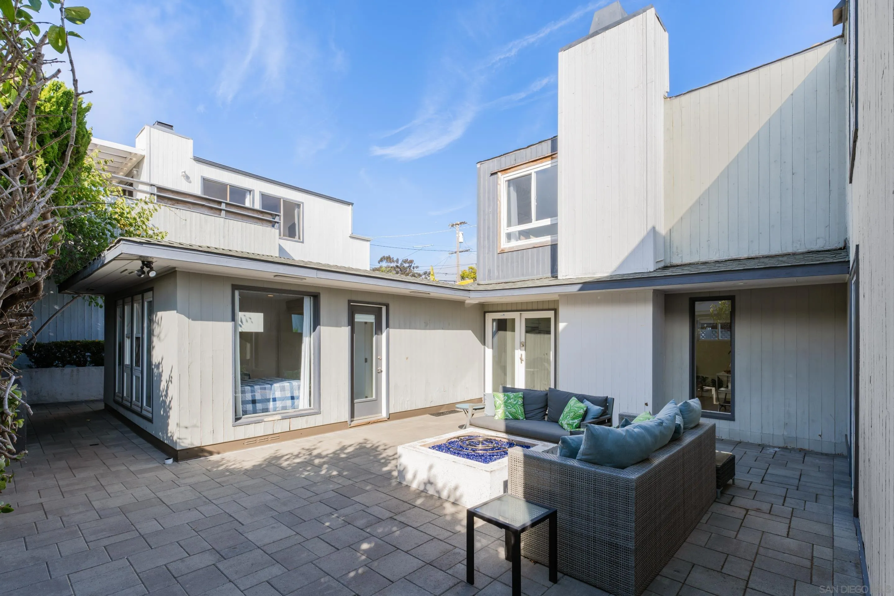 https://cdn.realtyfeed.com/cdn/127/260022619/8523aed98783d0336ef443713f70c2f0.webp