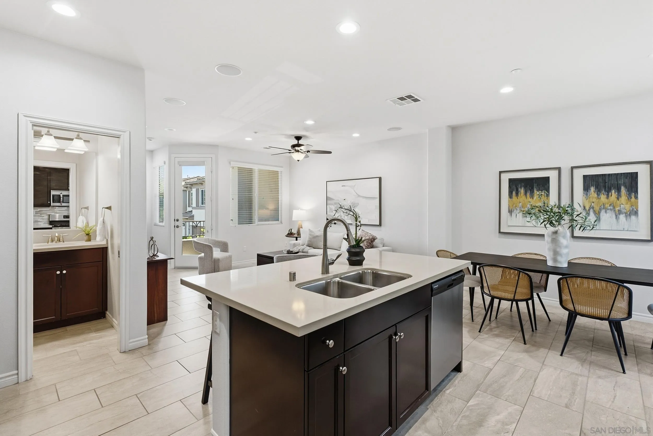 https://cdn.realtyfeed.com/cdn/127/260022620/1f8bfe4769404df9782931373c8fecc2.webp