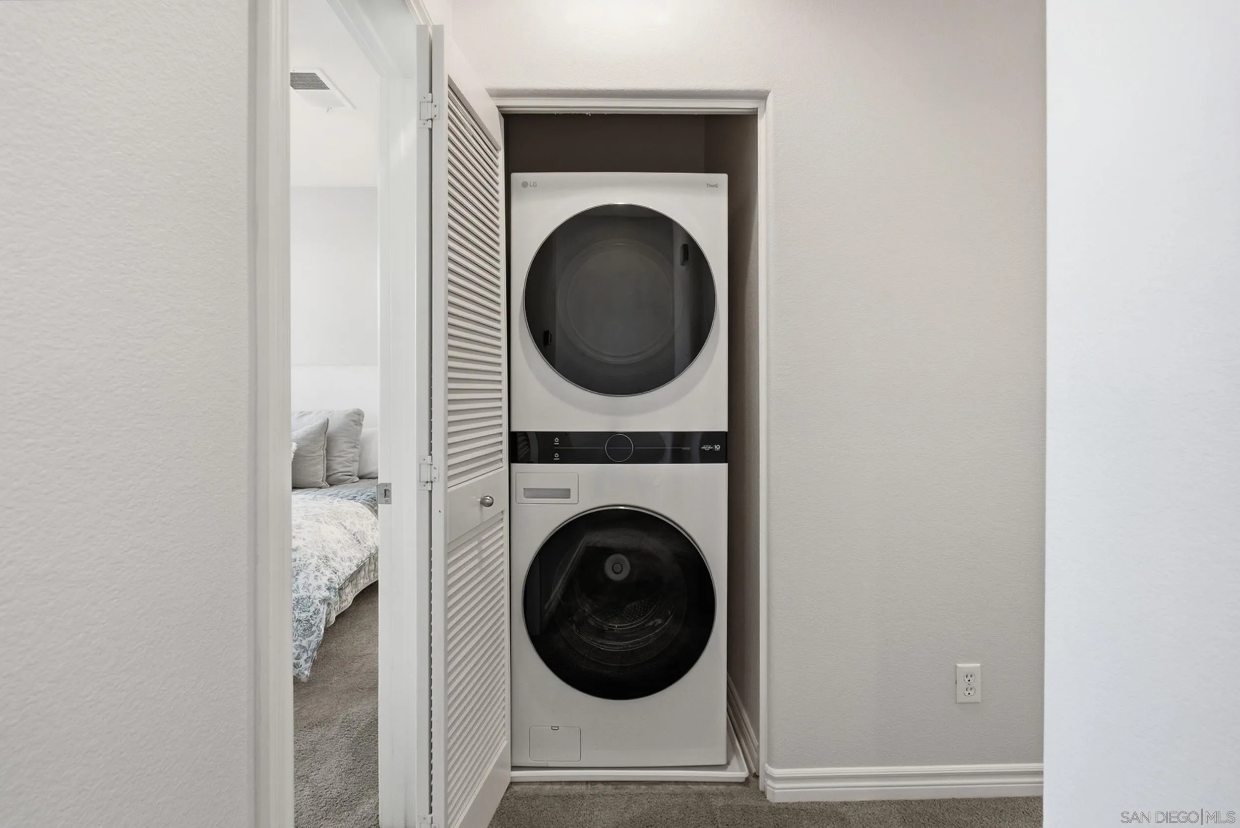 https://cdn.realtyfeed.com/cdn/127/260022620/8131f41fa332b3c8e170dbc9b44c69ce.webp
