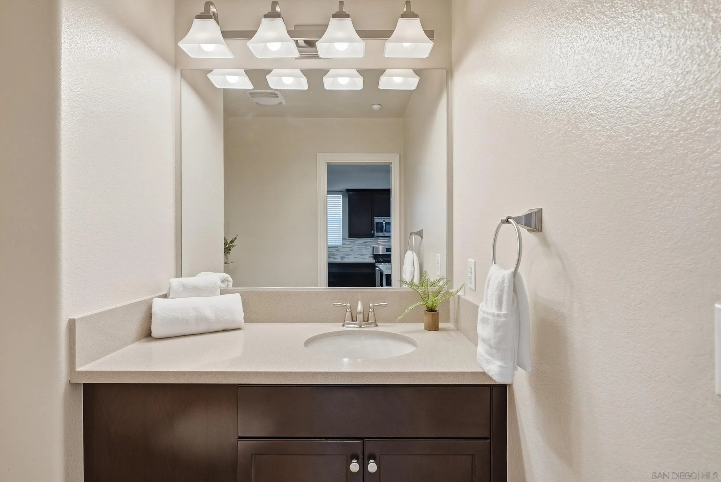 https://cdn.realtyfeed.com/cdn/127/260022620/98f871366e961e4e27925ad20fcaf1b8.webp
