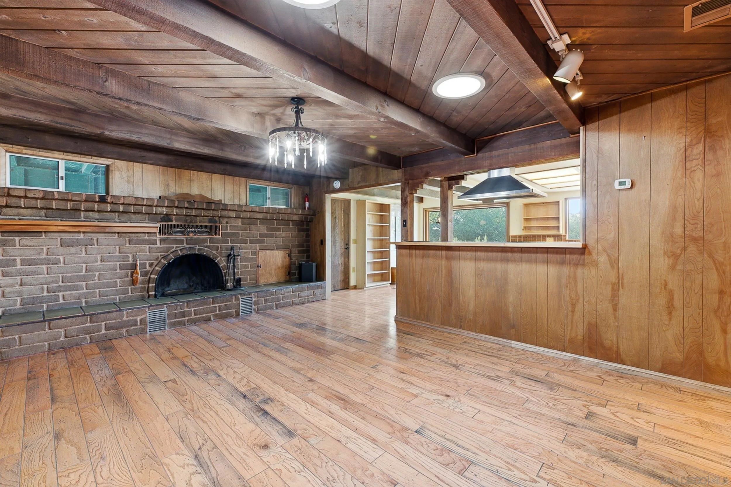 https://cdn.realtyfeed.com/cdn/127/260022621/01628156cd5738480bcfdee5040fb210.webp