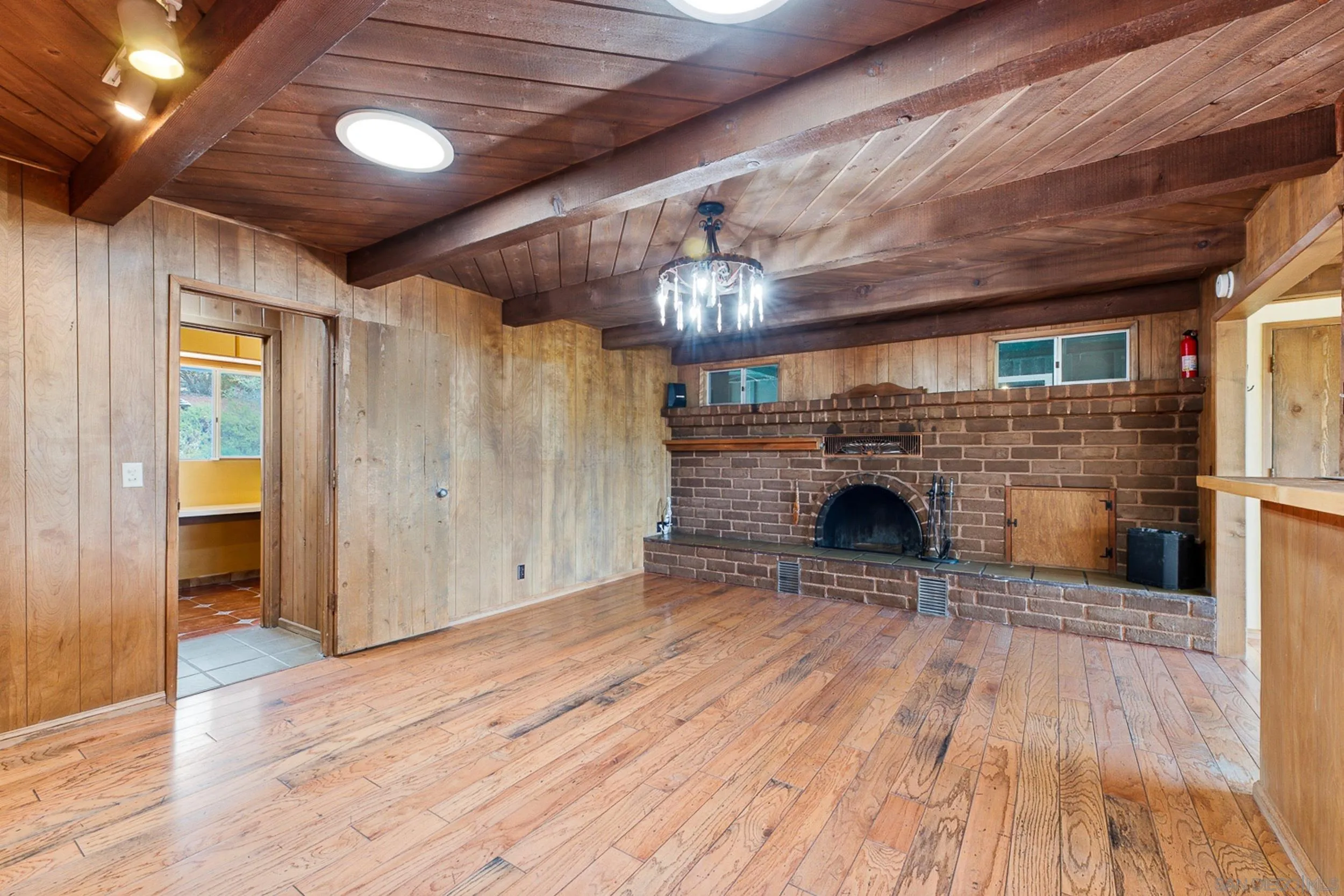https://cdn.realtyfeed.com/cdn/127/260022621/1049089c0dced6d5cf8d7c608012d8ad.webp