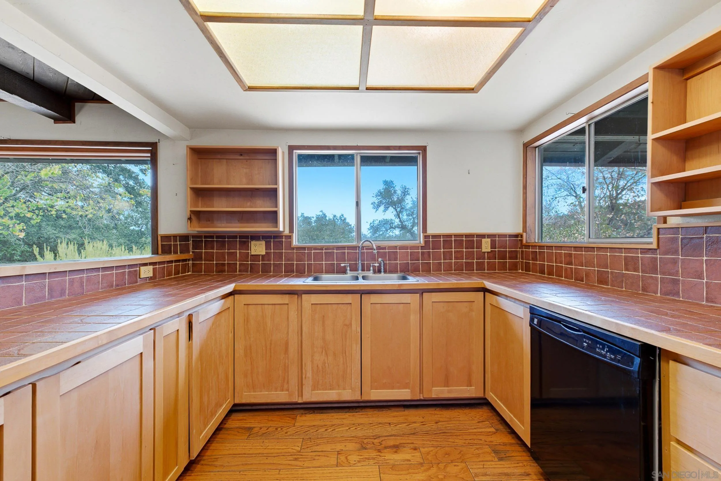 https://cdn.realtyfeed.com/cdn/127/260022621/143c10371dbc39a0fdb5532f31a2e57c.webp