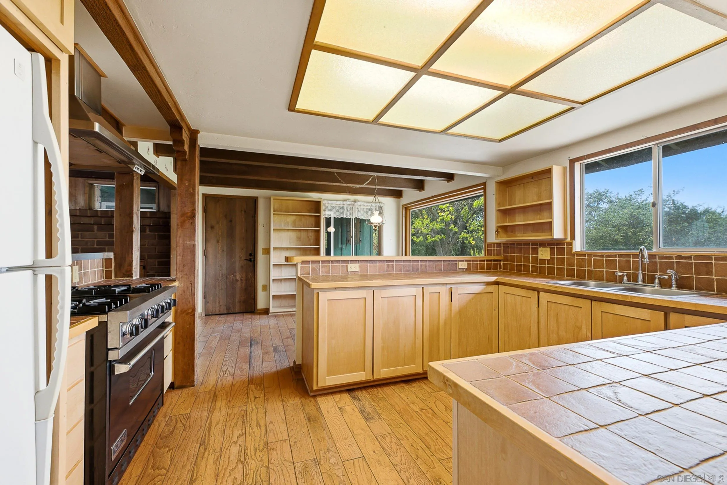 https://cdn.realtyfeed.com/cdn/127/260022621/2124d20439741fbcb42bd9e5401c9209.webp