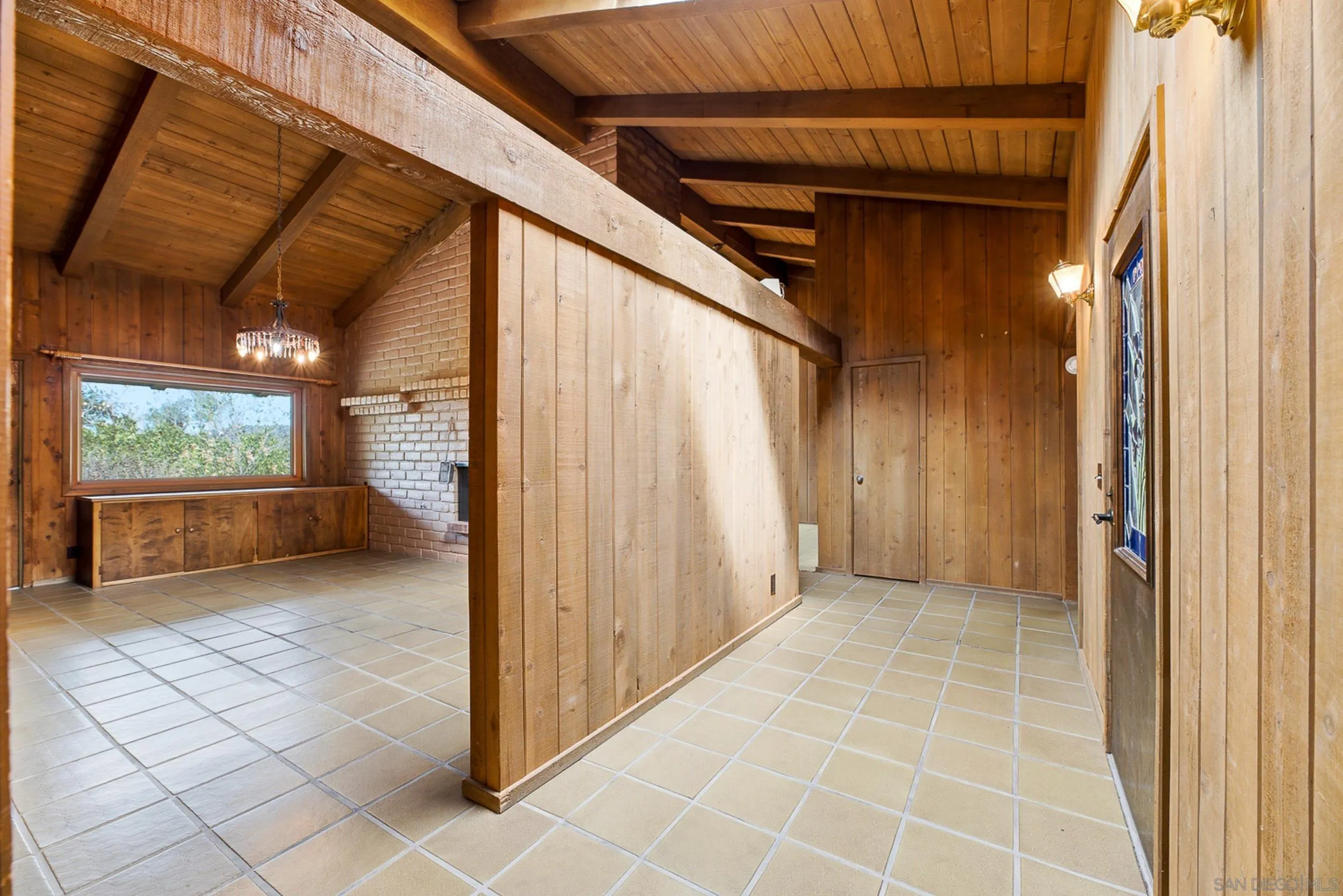 https://cdn.realtyfeed.com/cdn/127/260022621/356d663ec2e98c6593a90c58469b896a.webp