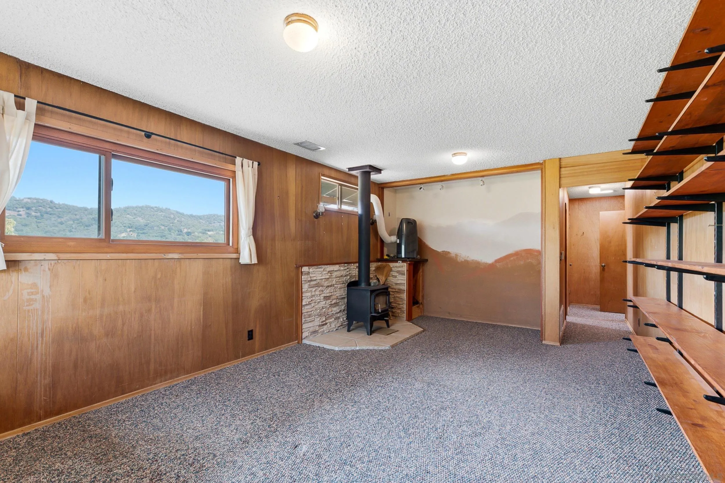 https://cdn.realtyfeed.com/cdn/127/260022621/4abf59bbefbe3675ab82f97058a9b9af.webp