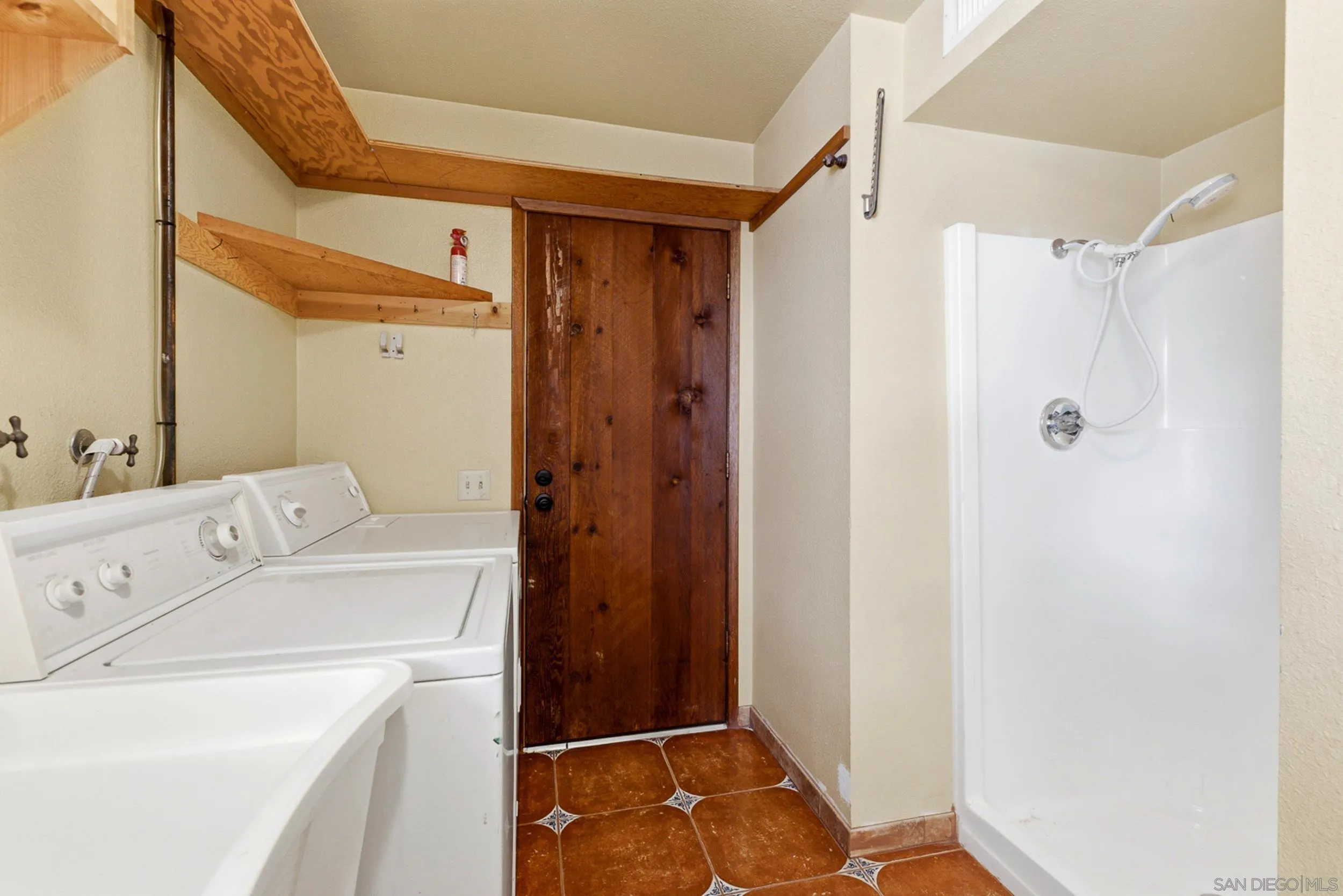 https://cdn.realtyfeed.com/cdn/127/260022621/4f933fa43d494787cc15c94e549eb10b.webp
