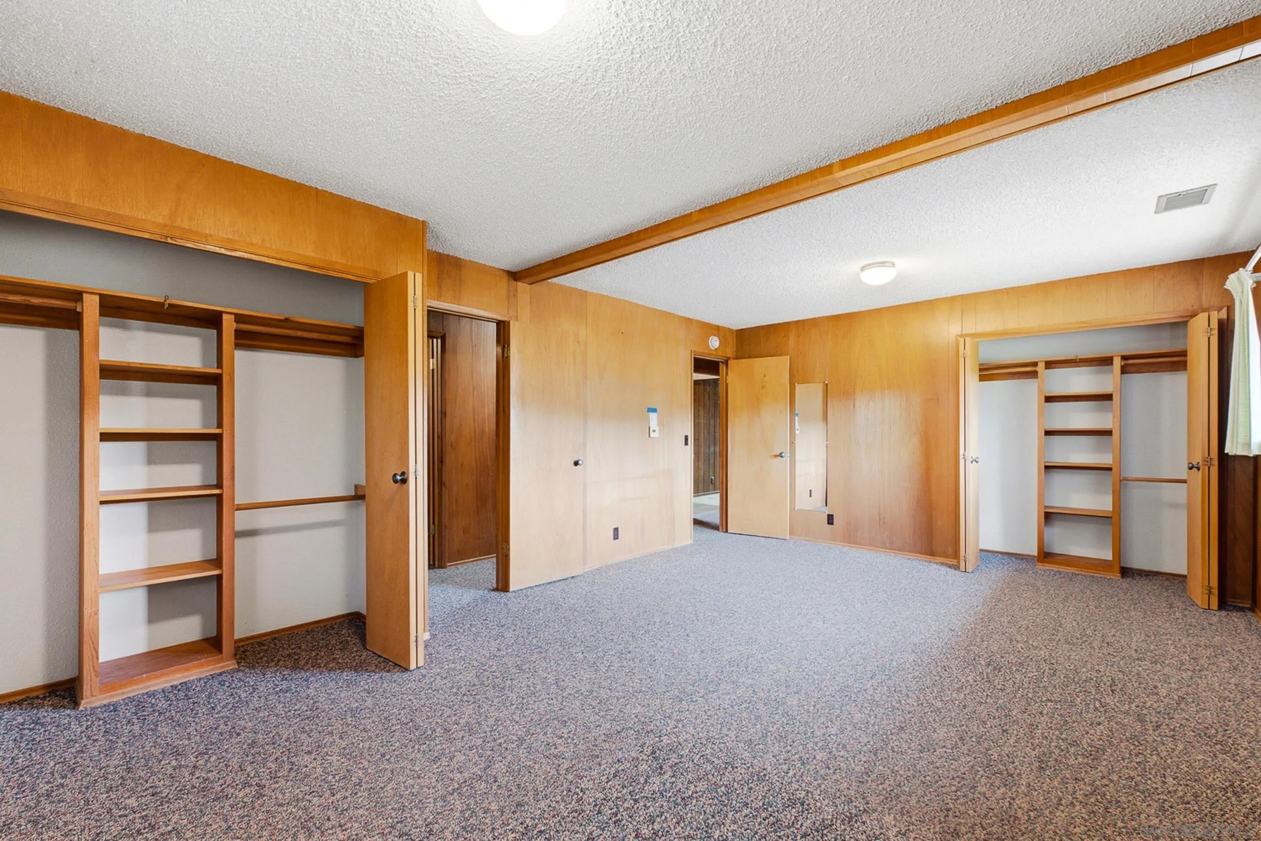 https://cdn.realtyfeed.com/cdn/127/260022621/6dd91cfb0c25a93b1a1af5fcd7c61920.webp